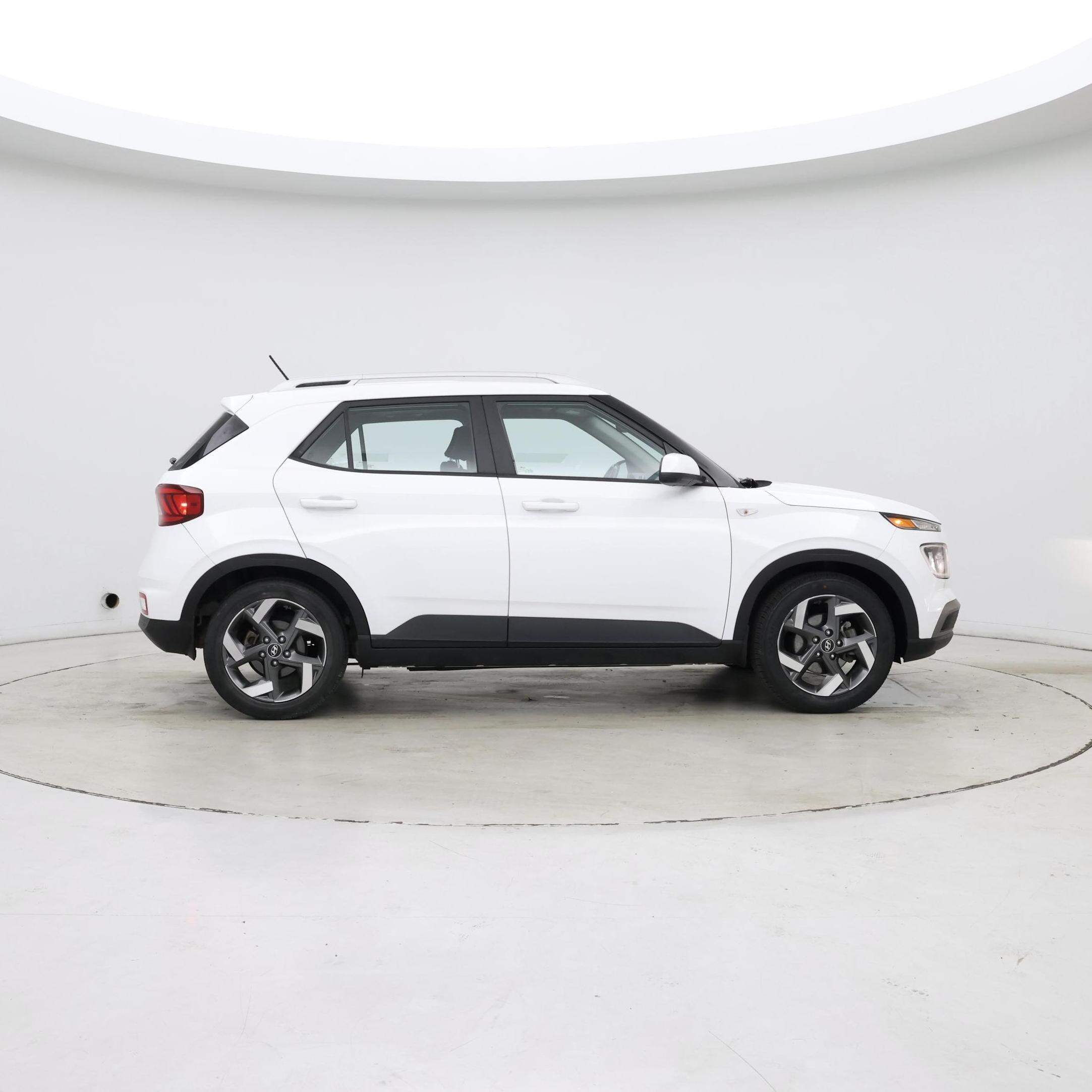 Thumbnail: 2023 Hyundai Venue - 7