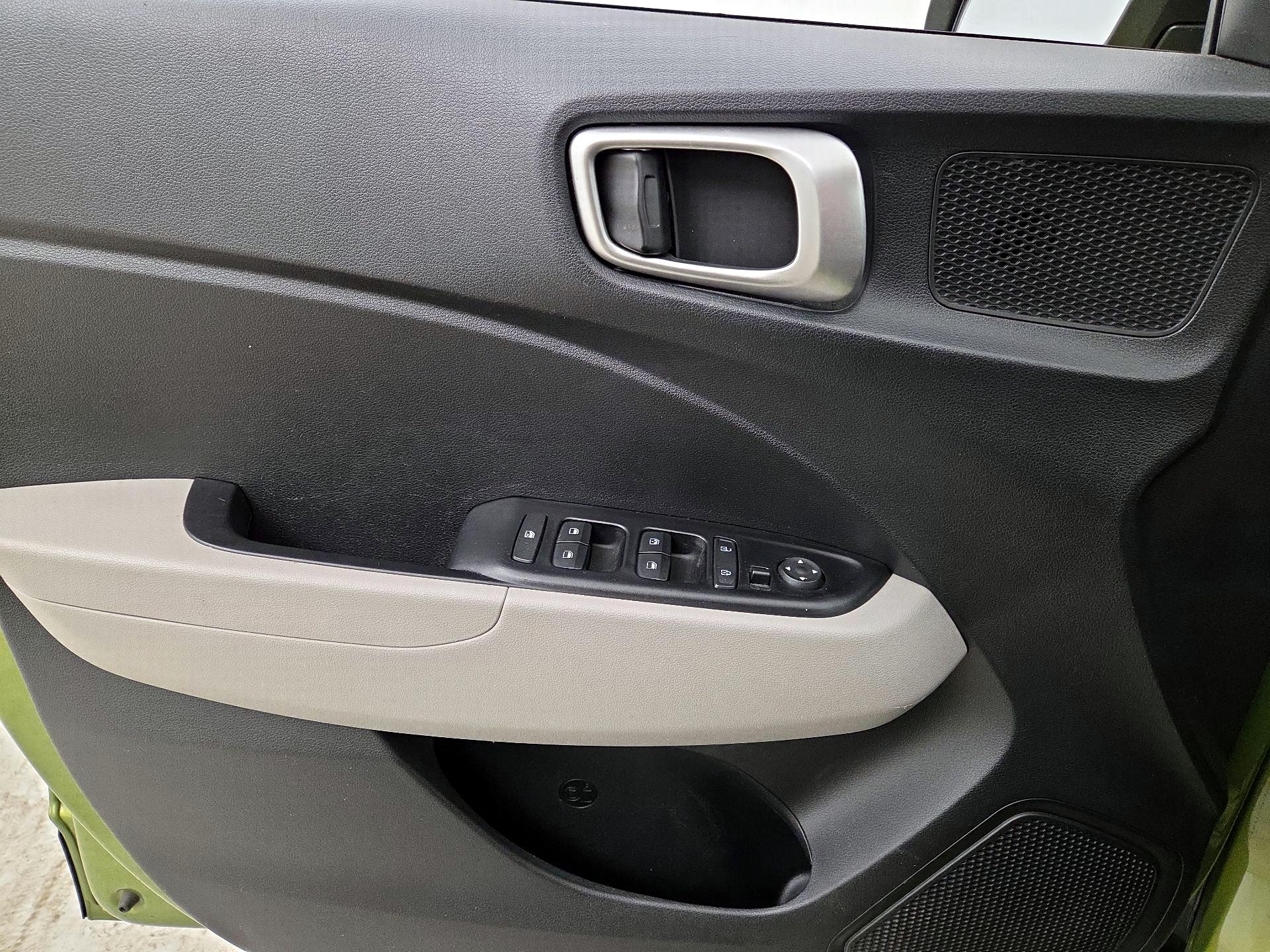 Thumbnail: 2023 Hyundai Venue - 12