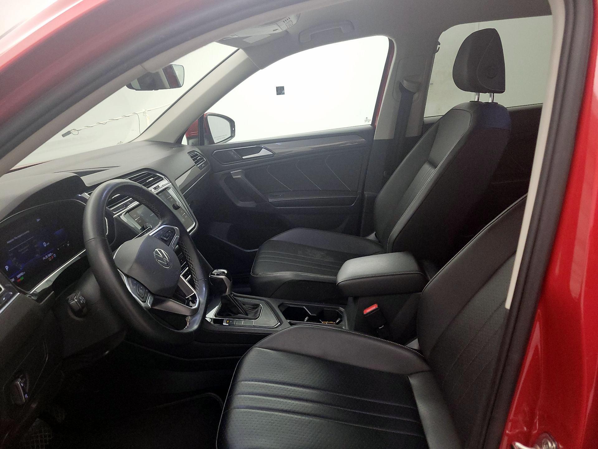 Thumbnail: 2022 Volkswagen Tiguan - 11