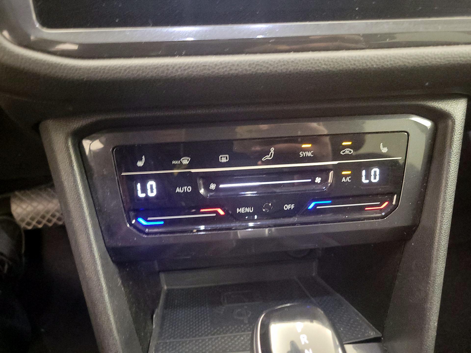 Thumbnail: 2022 Volkswagen Tiguan - 16