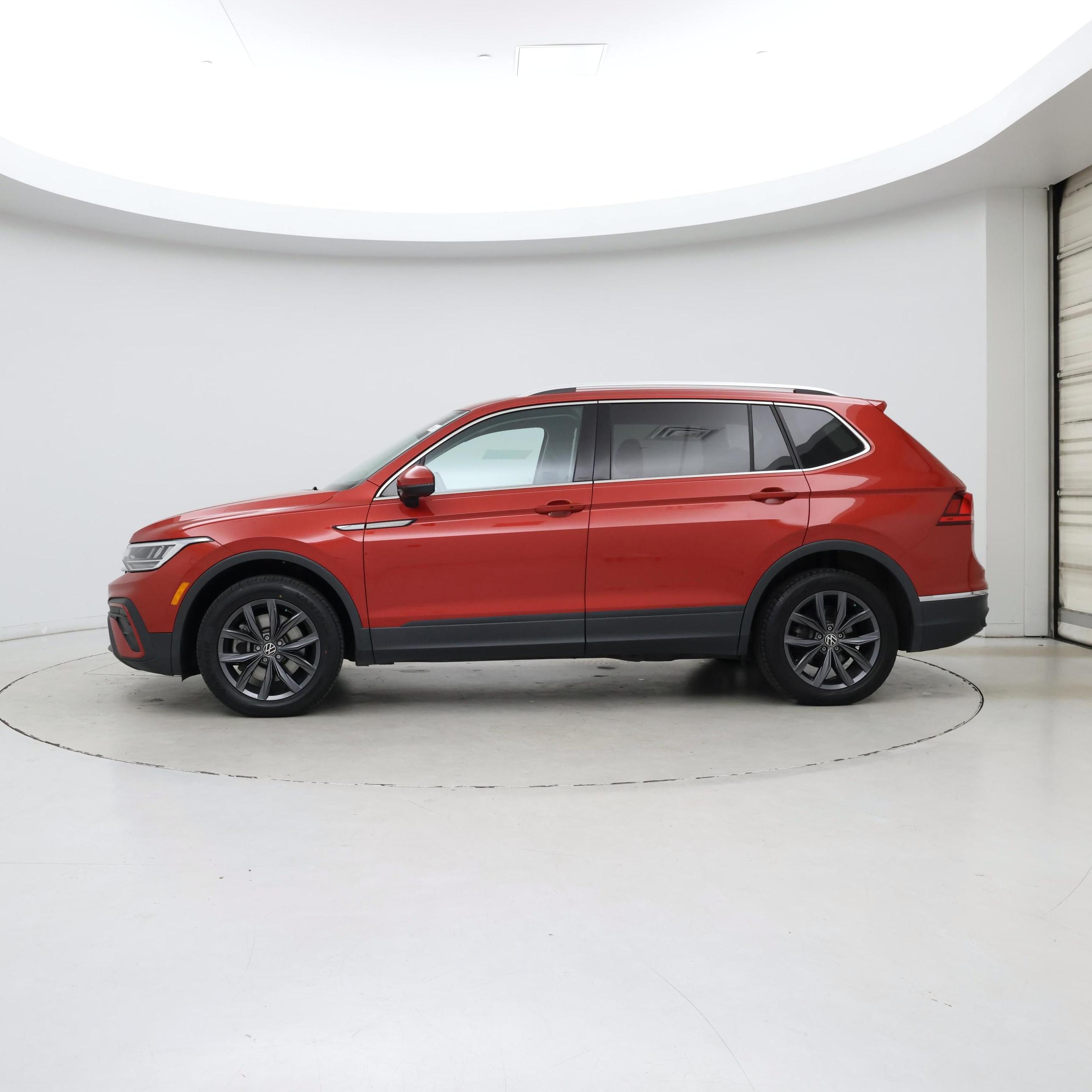 Thumbnail: 2022 Volkswagen Tiguan - 3