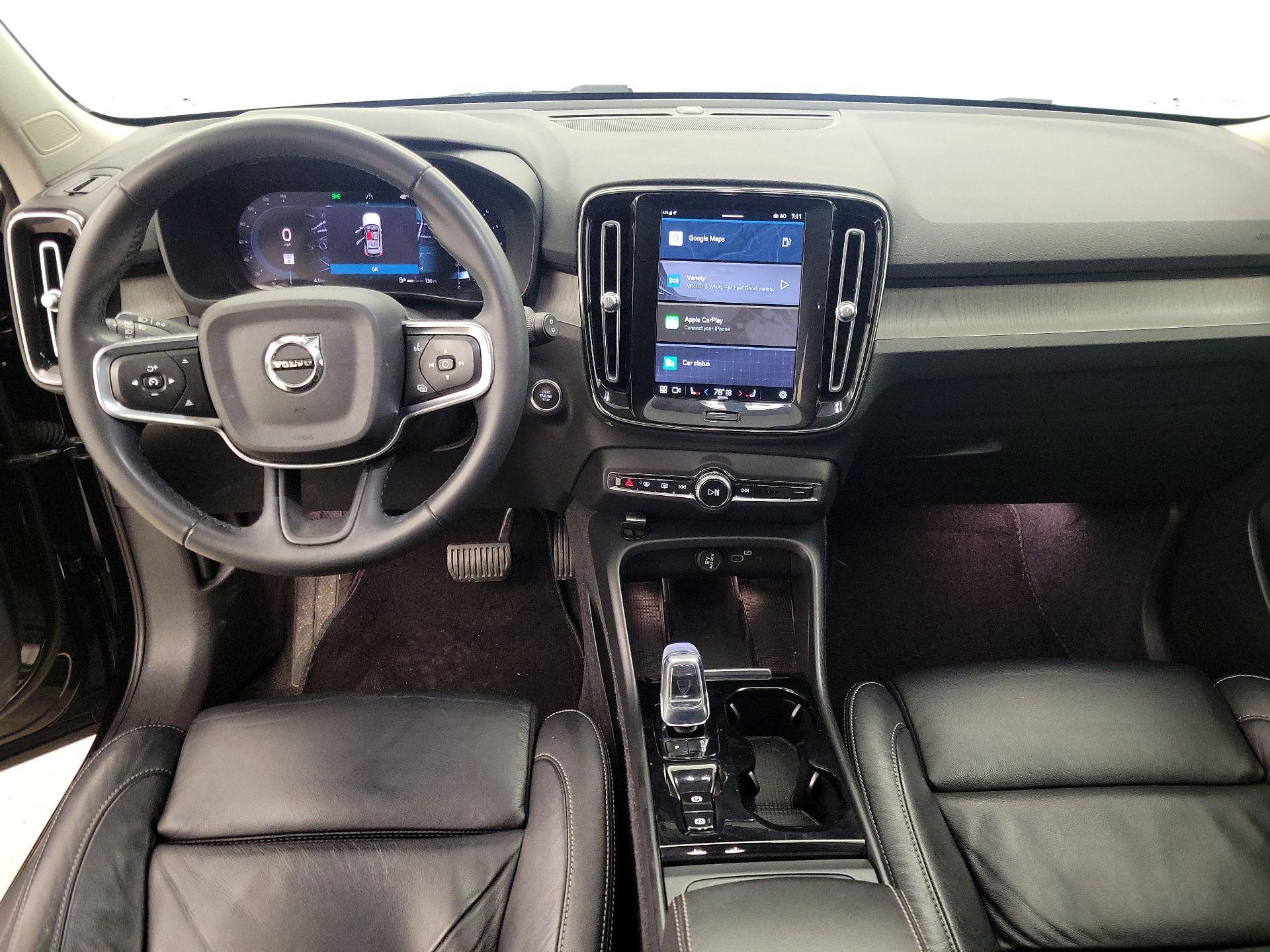 Thumbnail: 2023 Volvo XC40 - 9