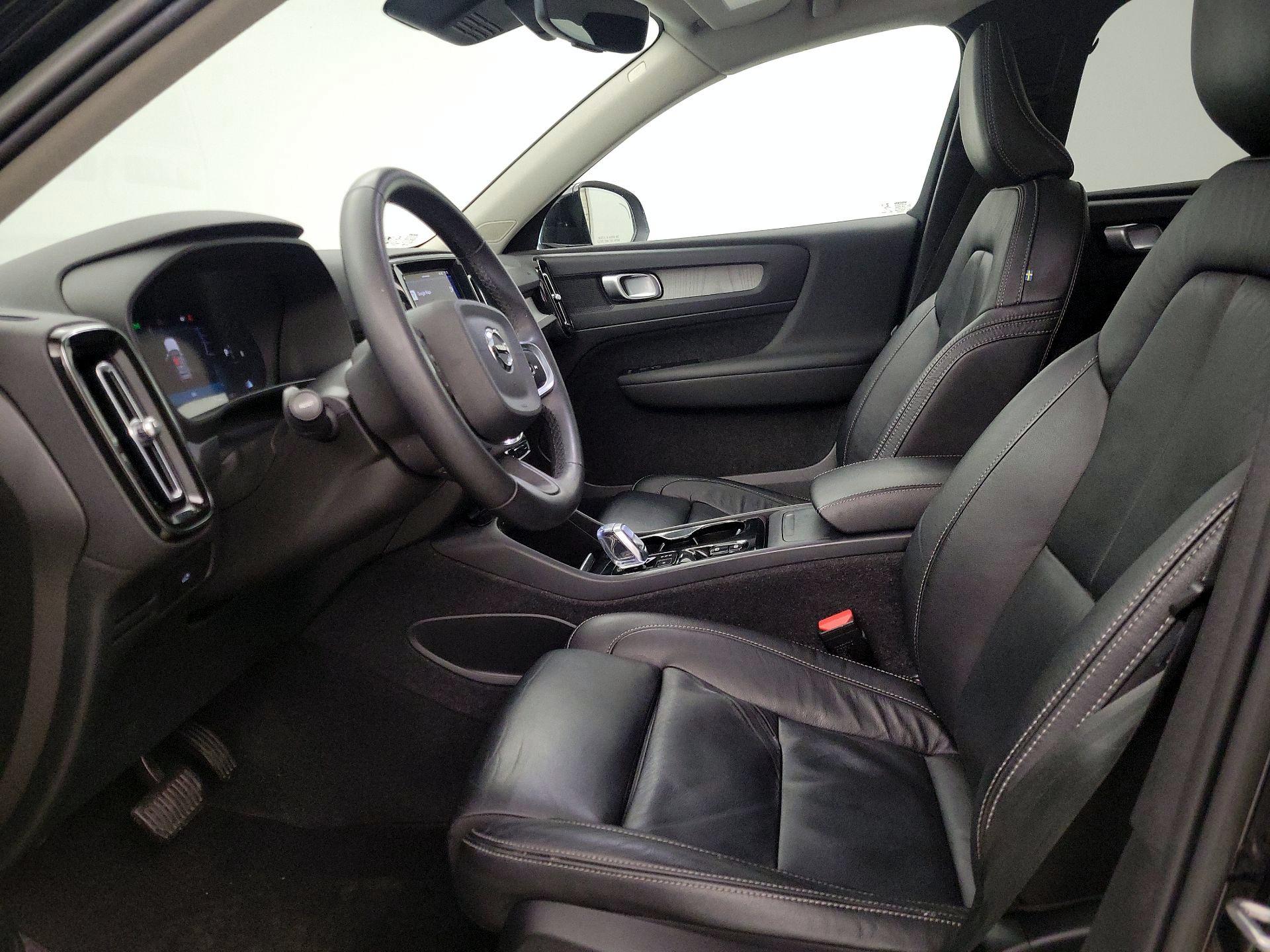 Thumbnail: 2023 Volvo XC40 - 11