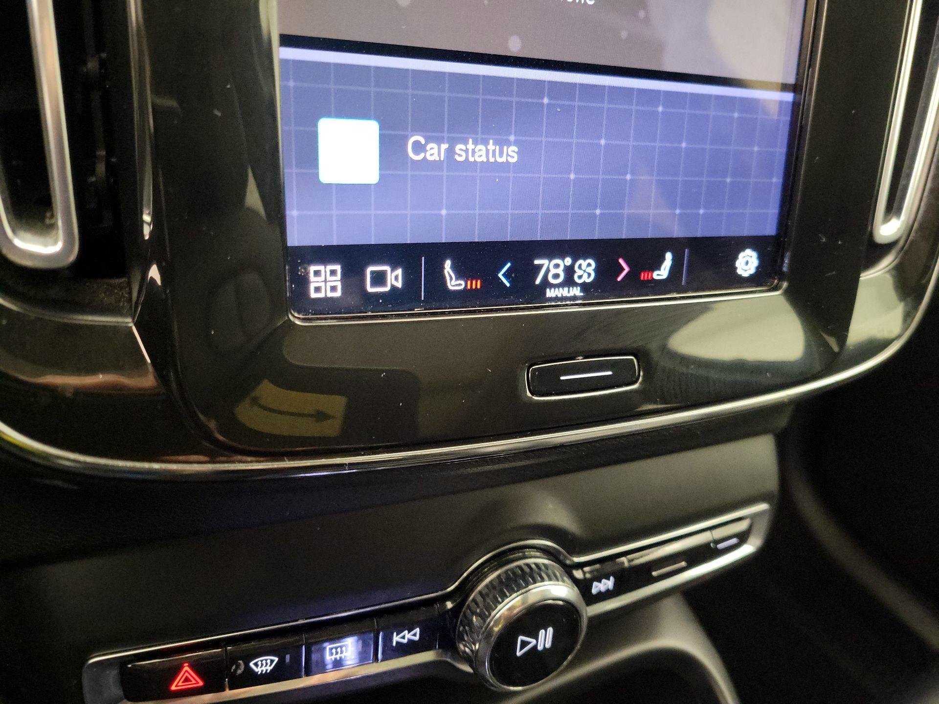 Thumbnail: 2023 Volvo XC40 - 16