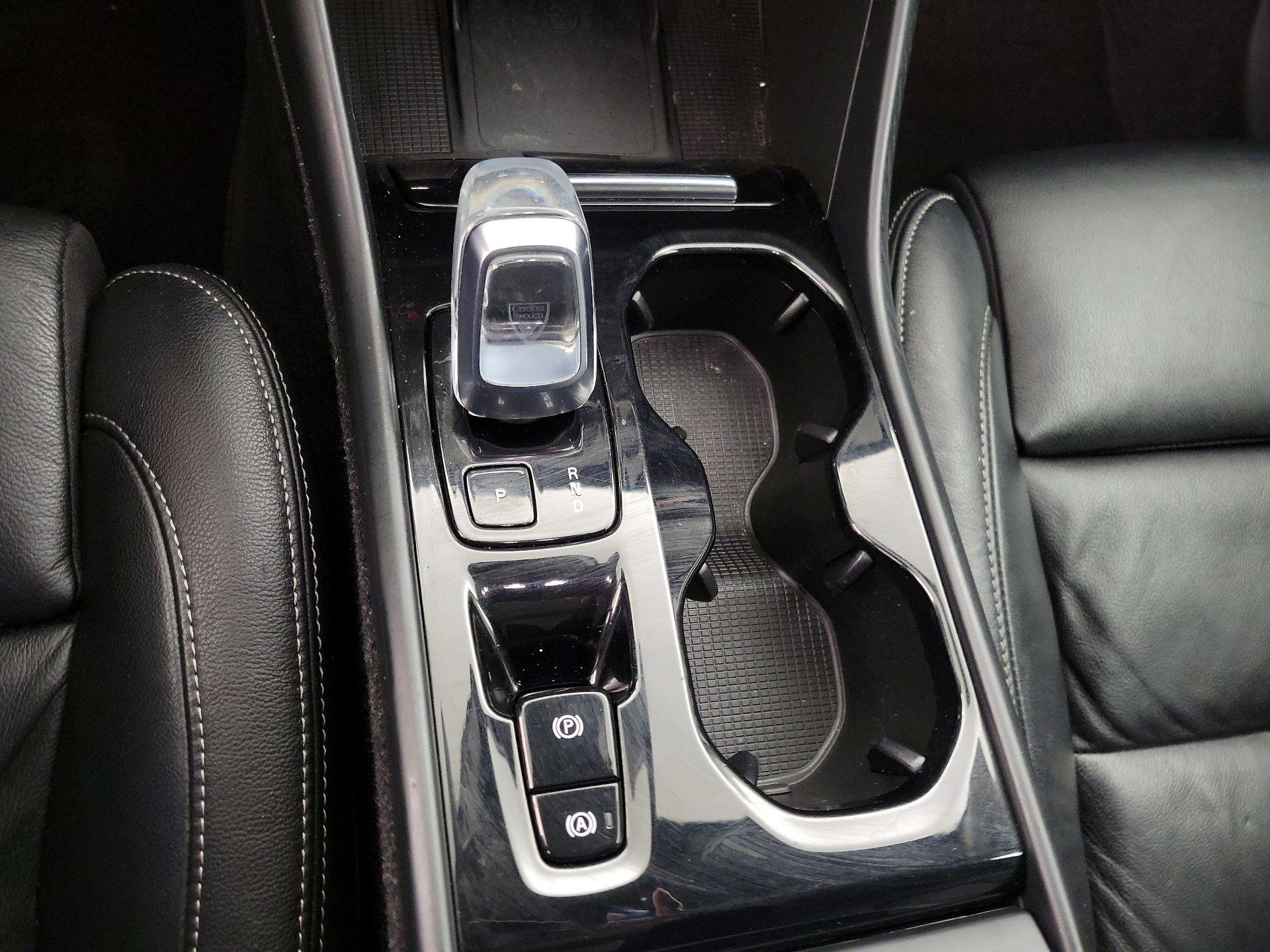 Thumbnail: 2023 Volvo XC40 - 17