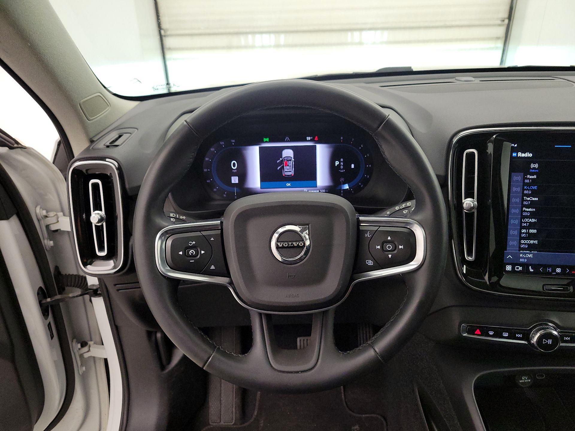 Thumbnail: 2023 Volvo XC40 - 10