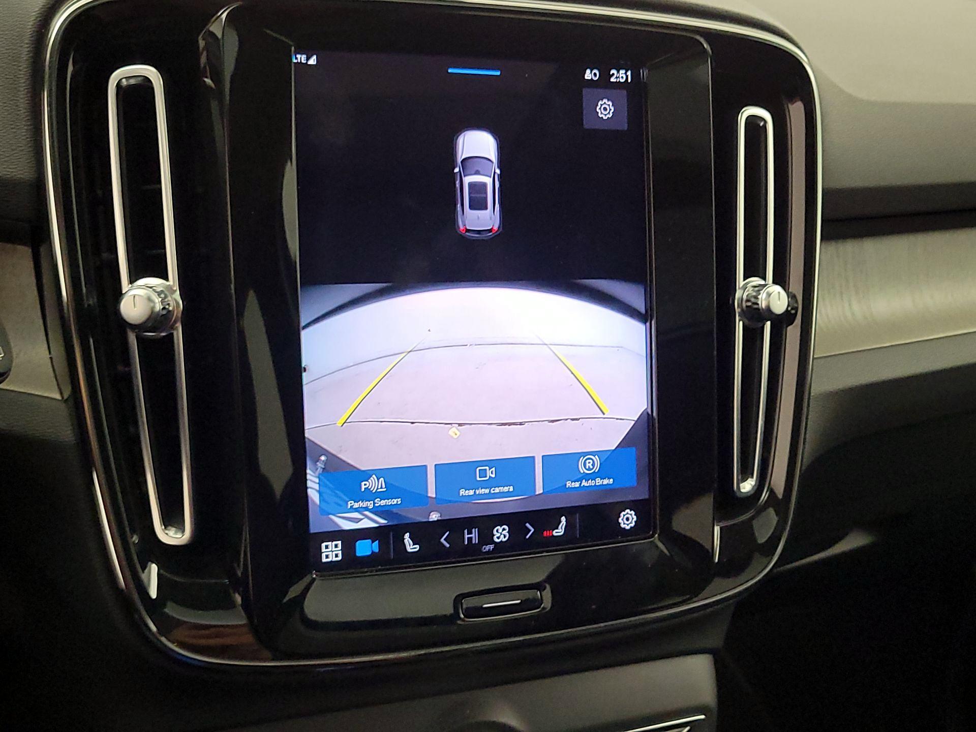 Thumbnail: 2023 Volvo XC40 - 14