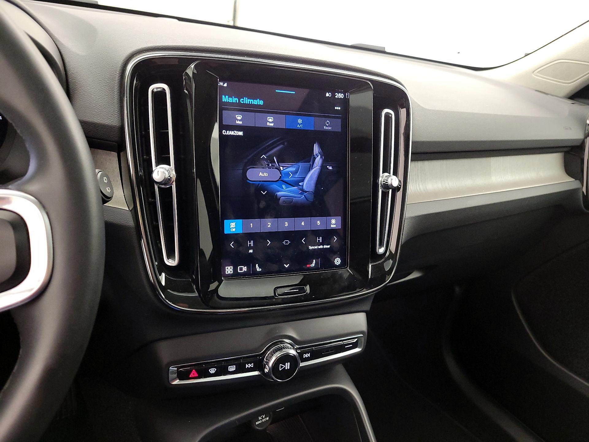 Thumbnail: 2023 Volvo XC40 - 16