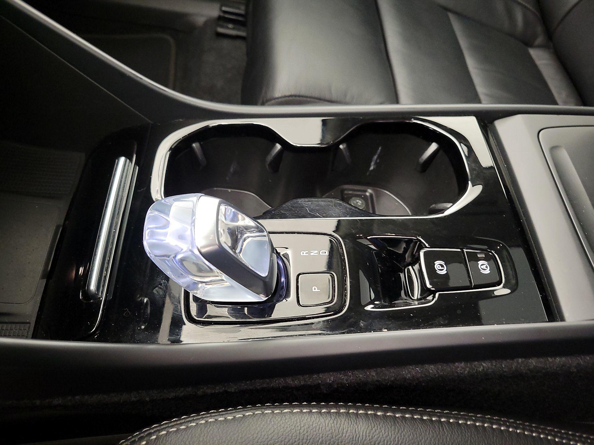 Thumbnail: 2023 Volvo XC40 - 17