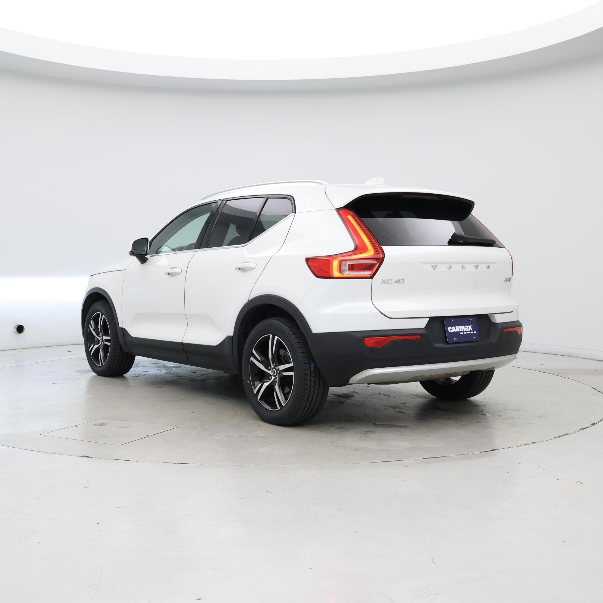 Thumbnail: 2023 Volvo XC40 - 2