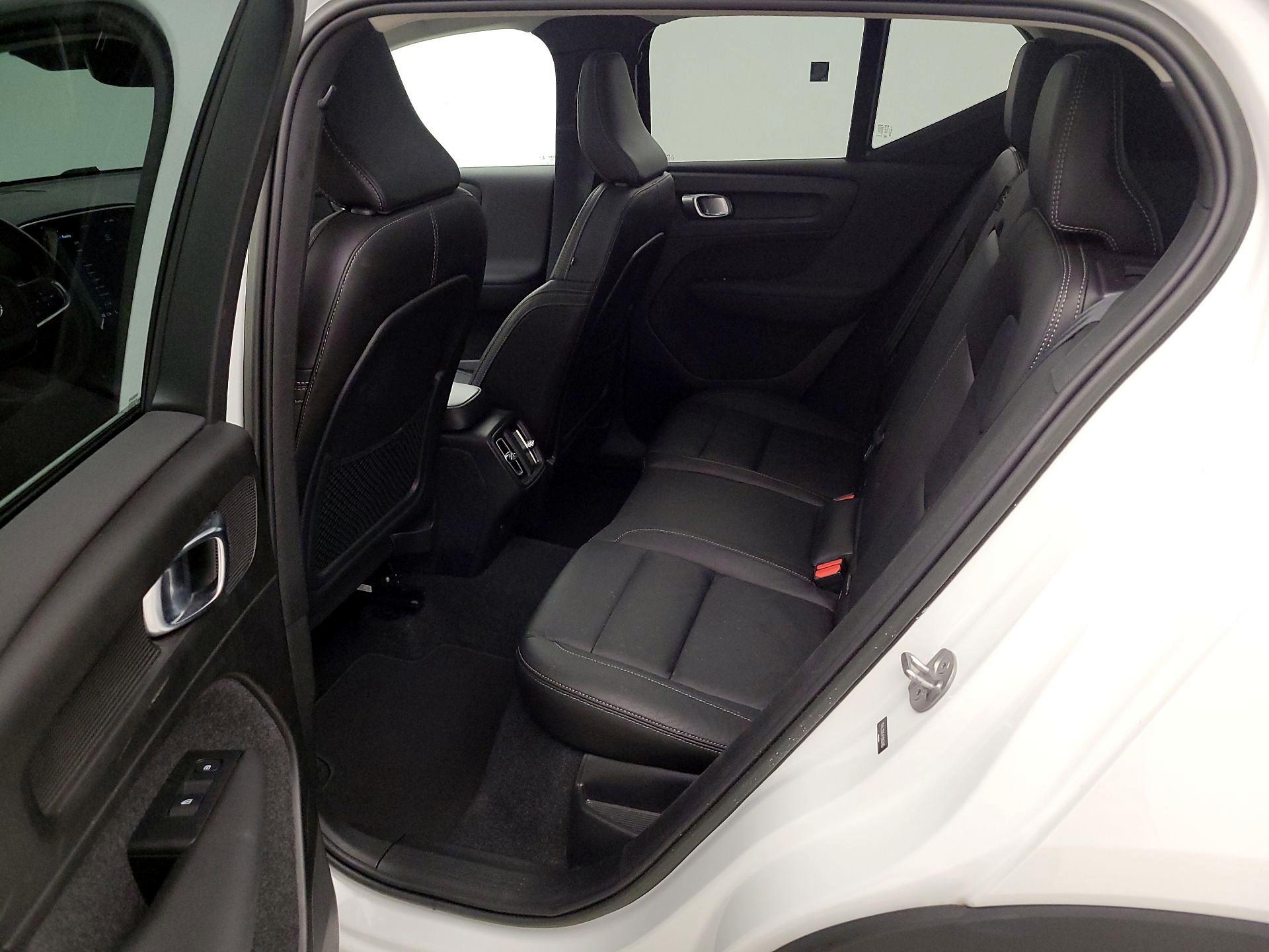 Thumbnail: 2023 Volvo XC40 - 20