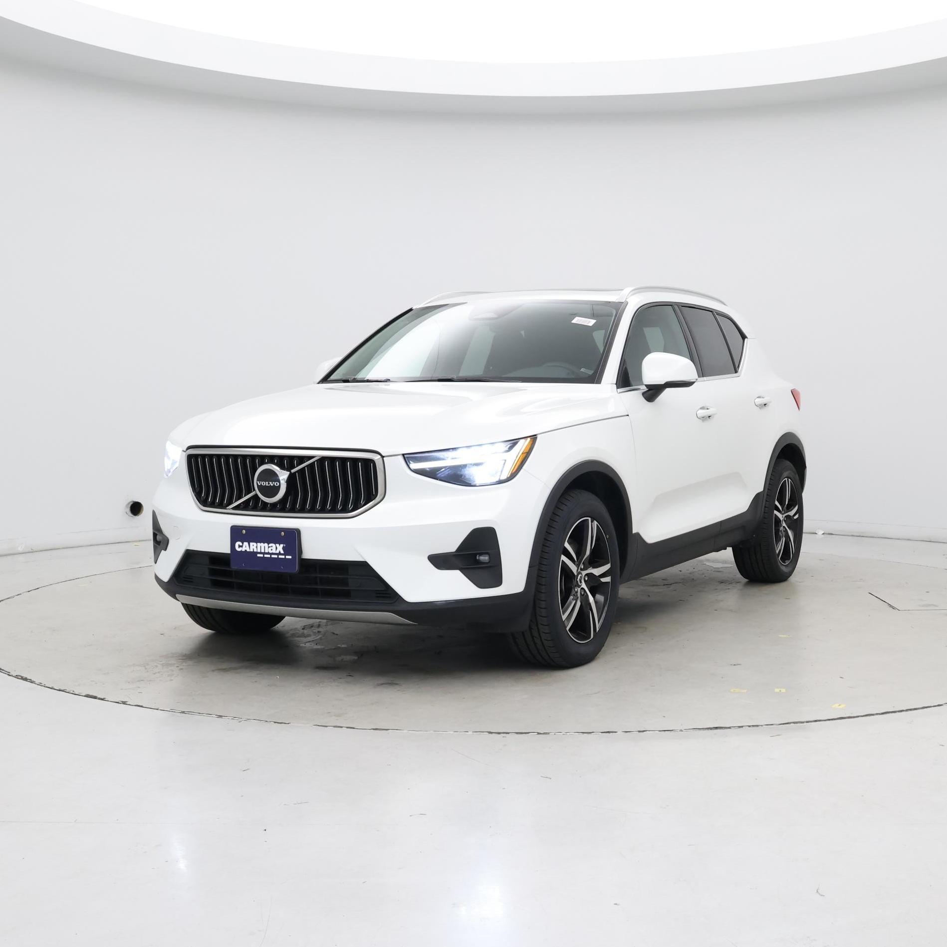 Thumbnail: 2023 Volvo XC40 - 4