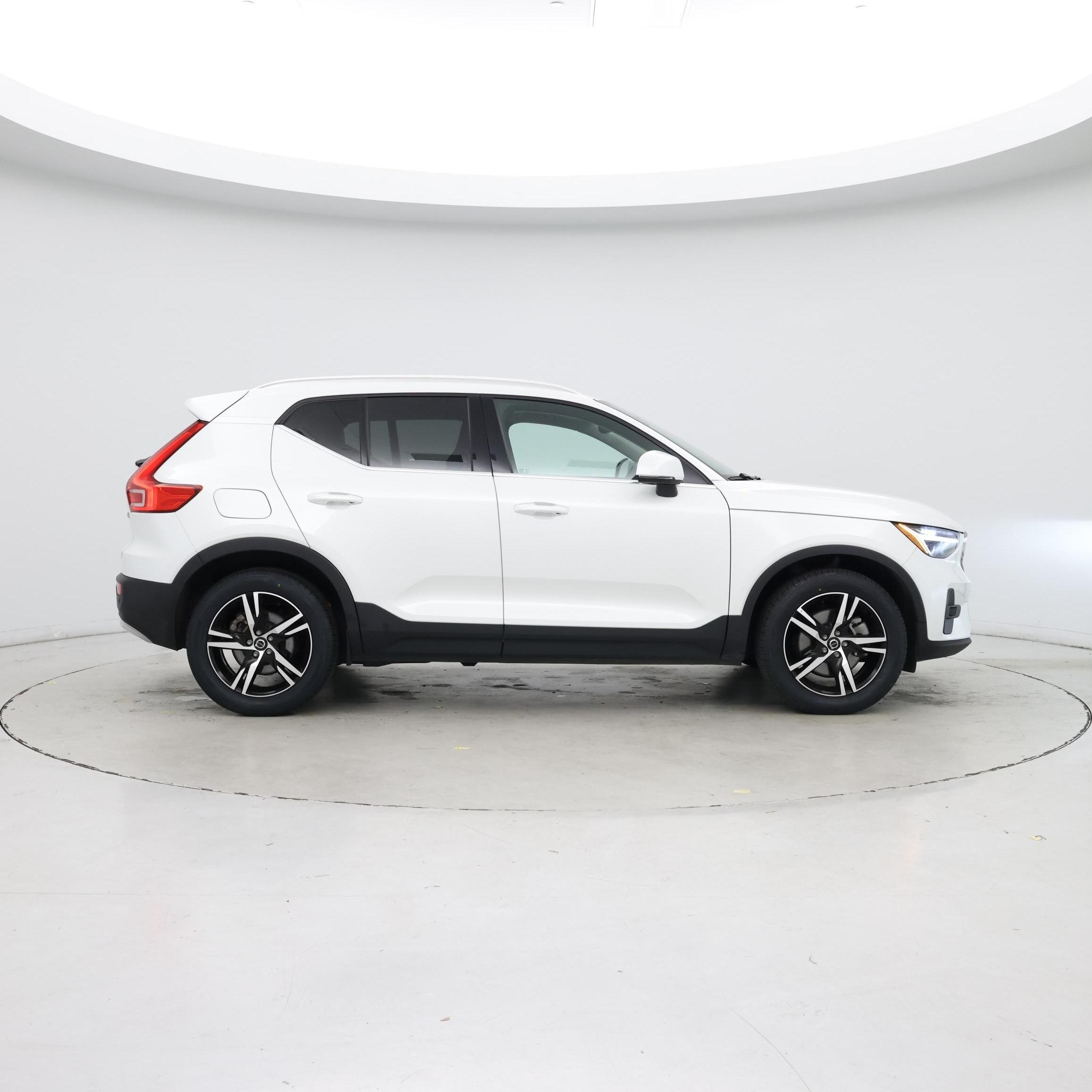 Thumbnail: 2023 Volvo XC40 - 7