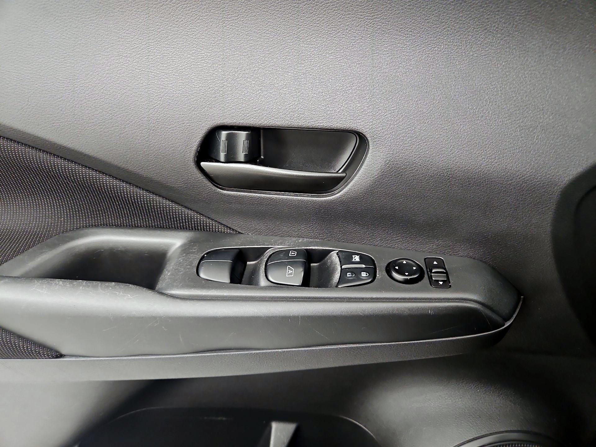 Thumbnail: 2021 Nissan Kicks - 12