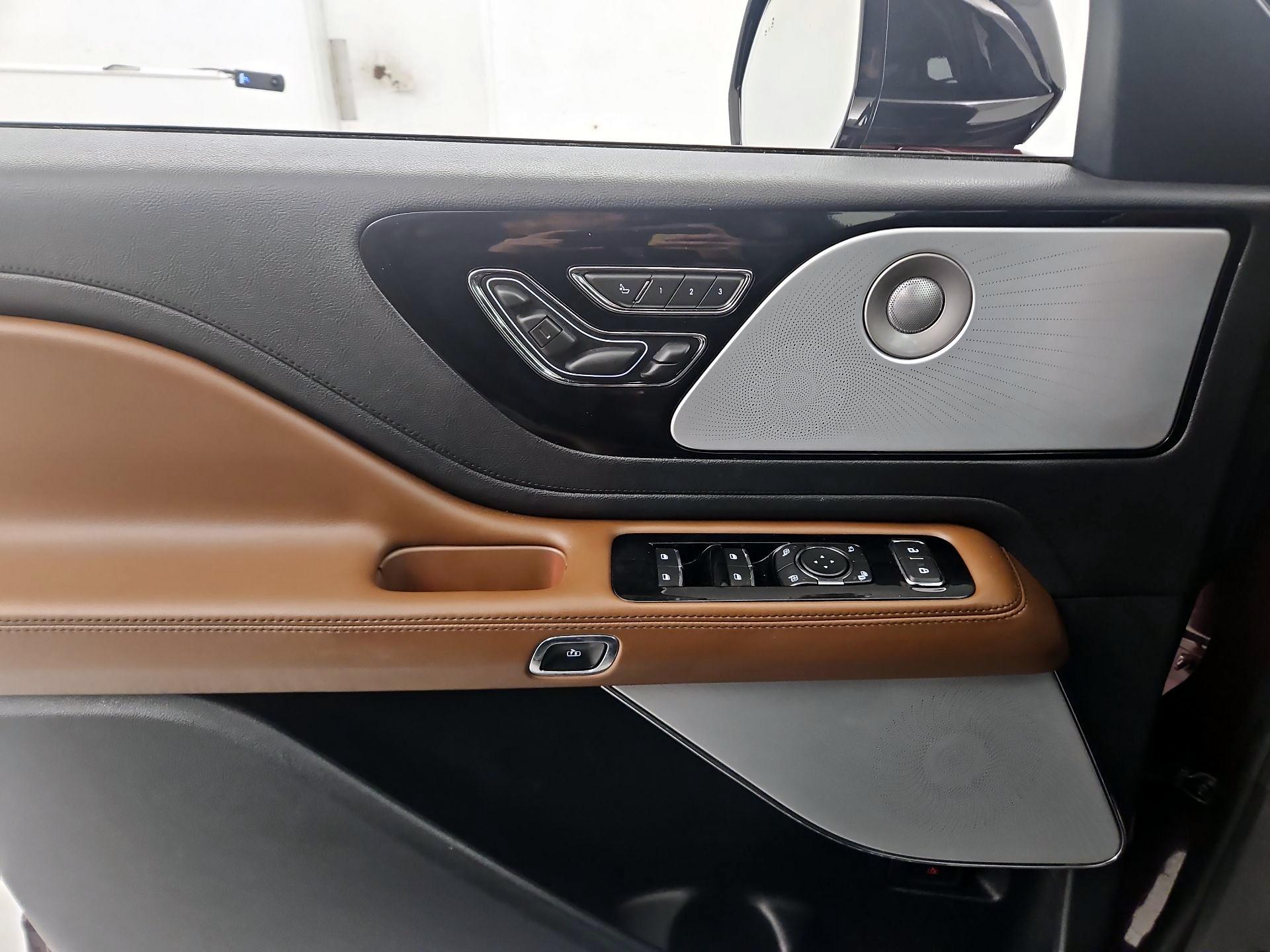 Thumbnail: 2021 Lincoln Aviator - 12