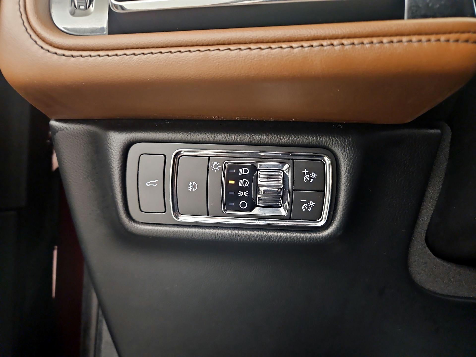 Thumbnail: 2021 Lincoln Aviator - 13