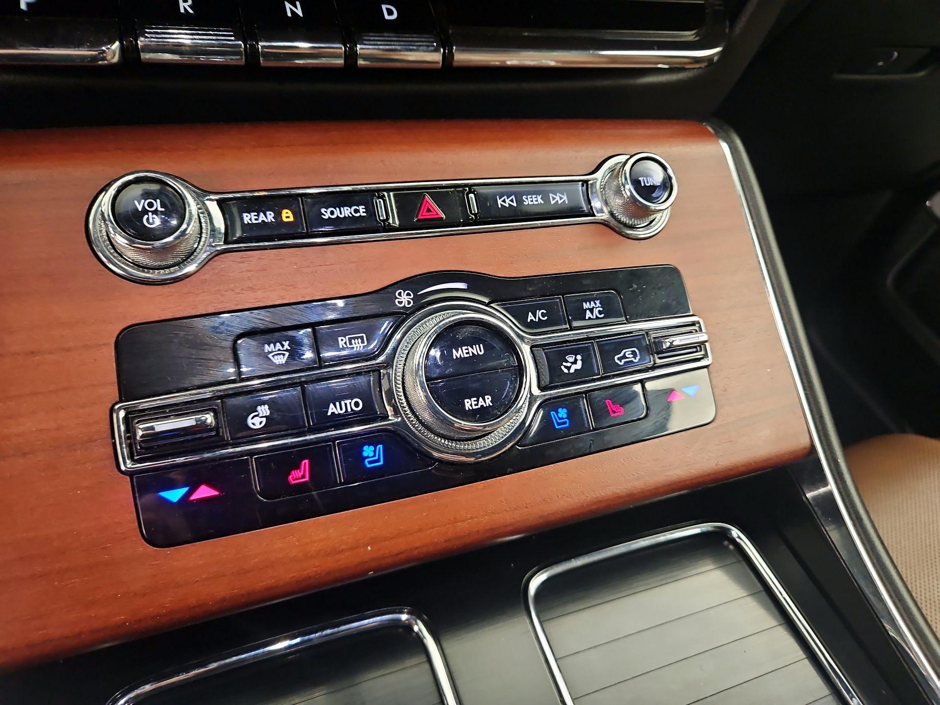 Thumbnail: 2021 Lincoln Aviator - 17