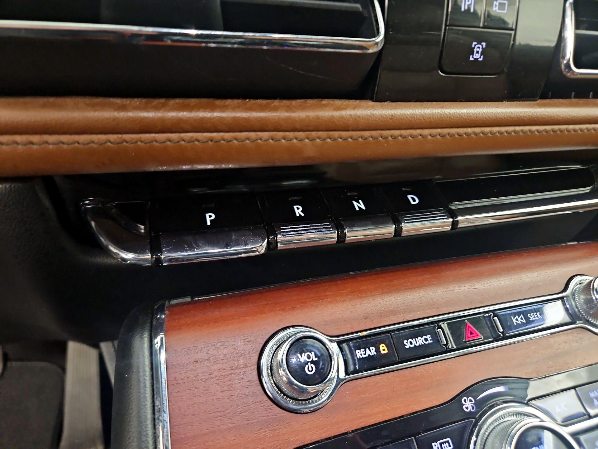 Thumbnail: 2021 Lincoln Aviator - 18