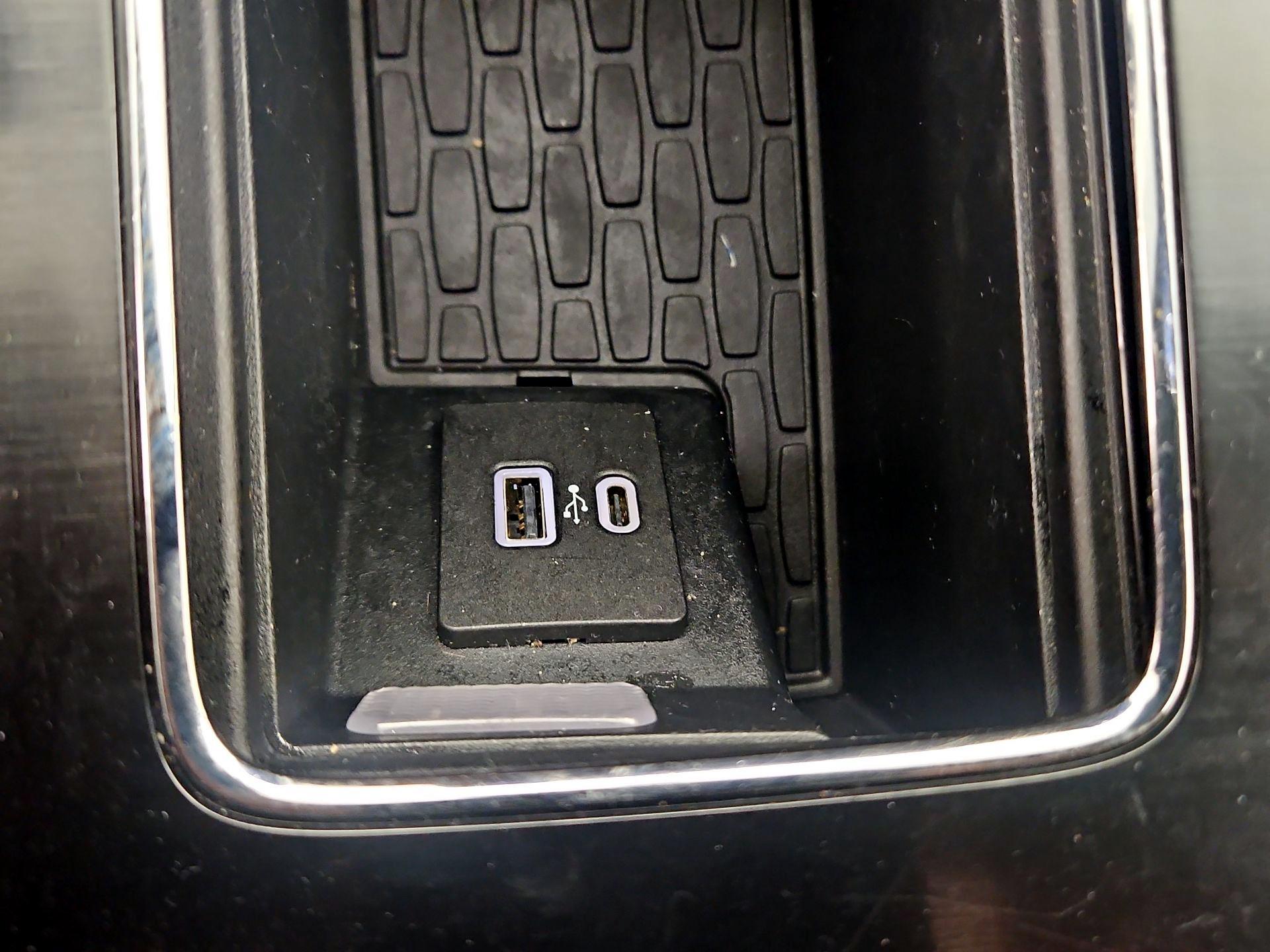 Thumbnail: 2021 Lincoln Aviator - 19