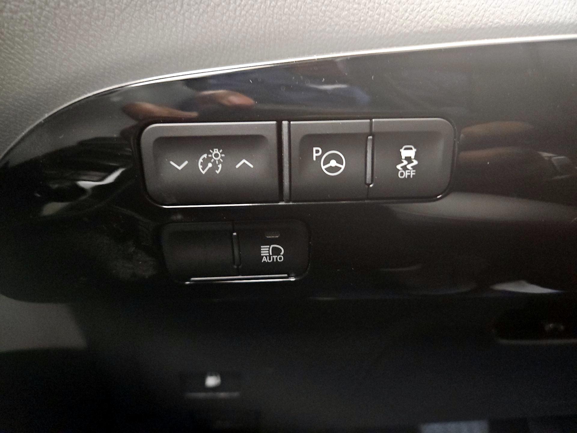 Thumbnail: 2019 Toyota Prius - 13