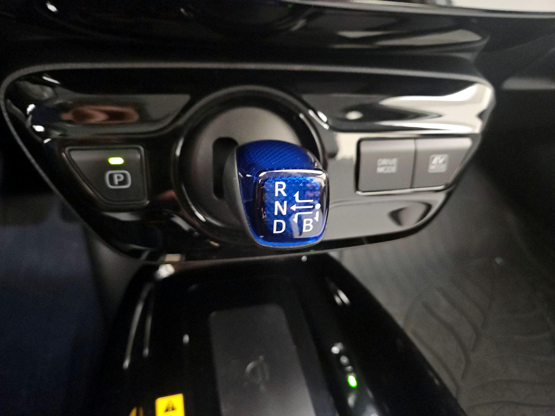 Thumbnail: 2019 Toyota Prius - 17