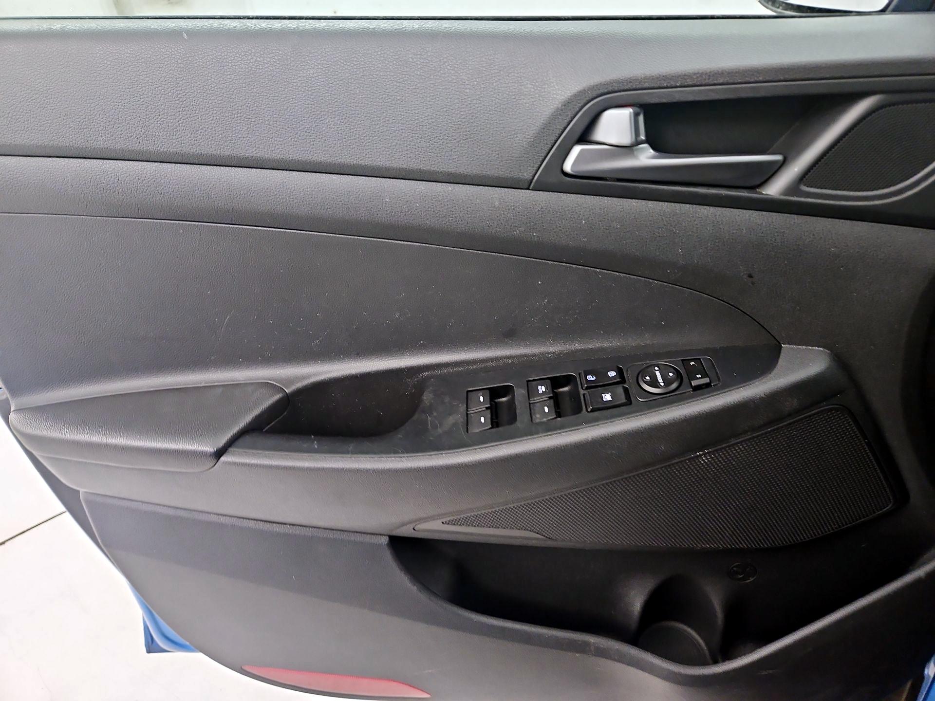 Thumbnail: 2016 Hyundai Tucson - 12