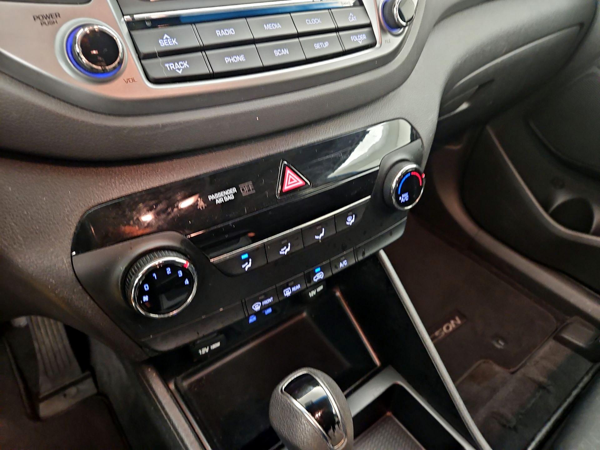 Thumbnail: 2016 Hyundai Tucson - 16