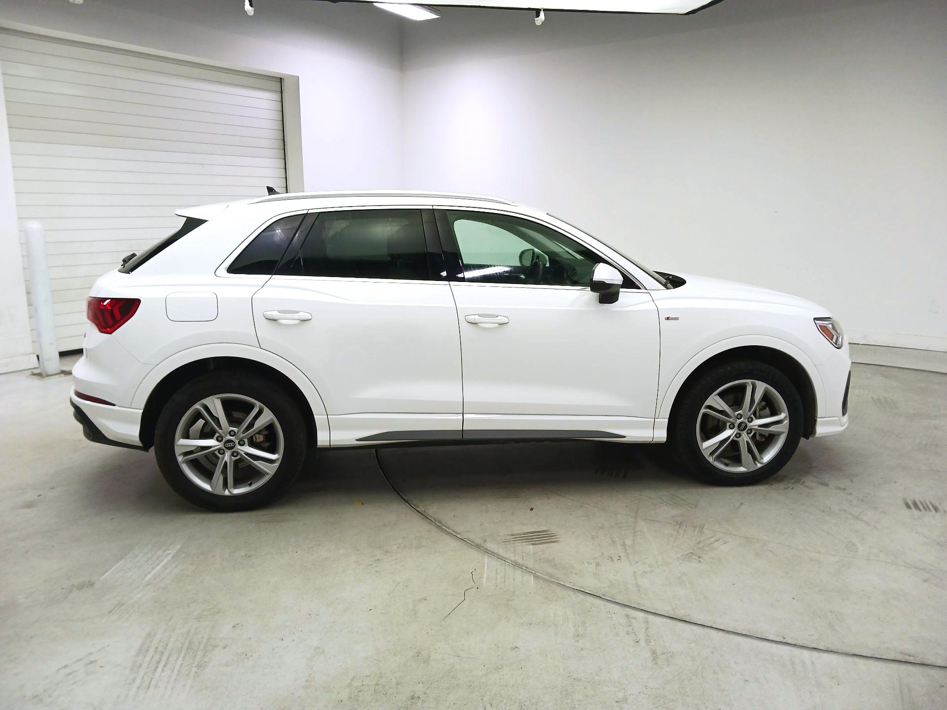 Thumbnail: 2021 Audi Q3 - 4