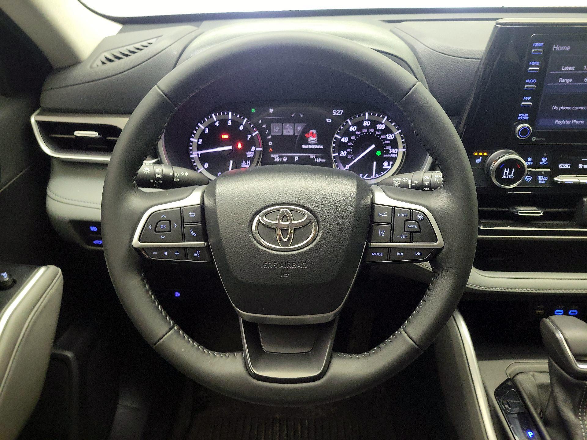 Thumbnail: 2022 Toyota Highlander - 10