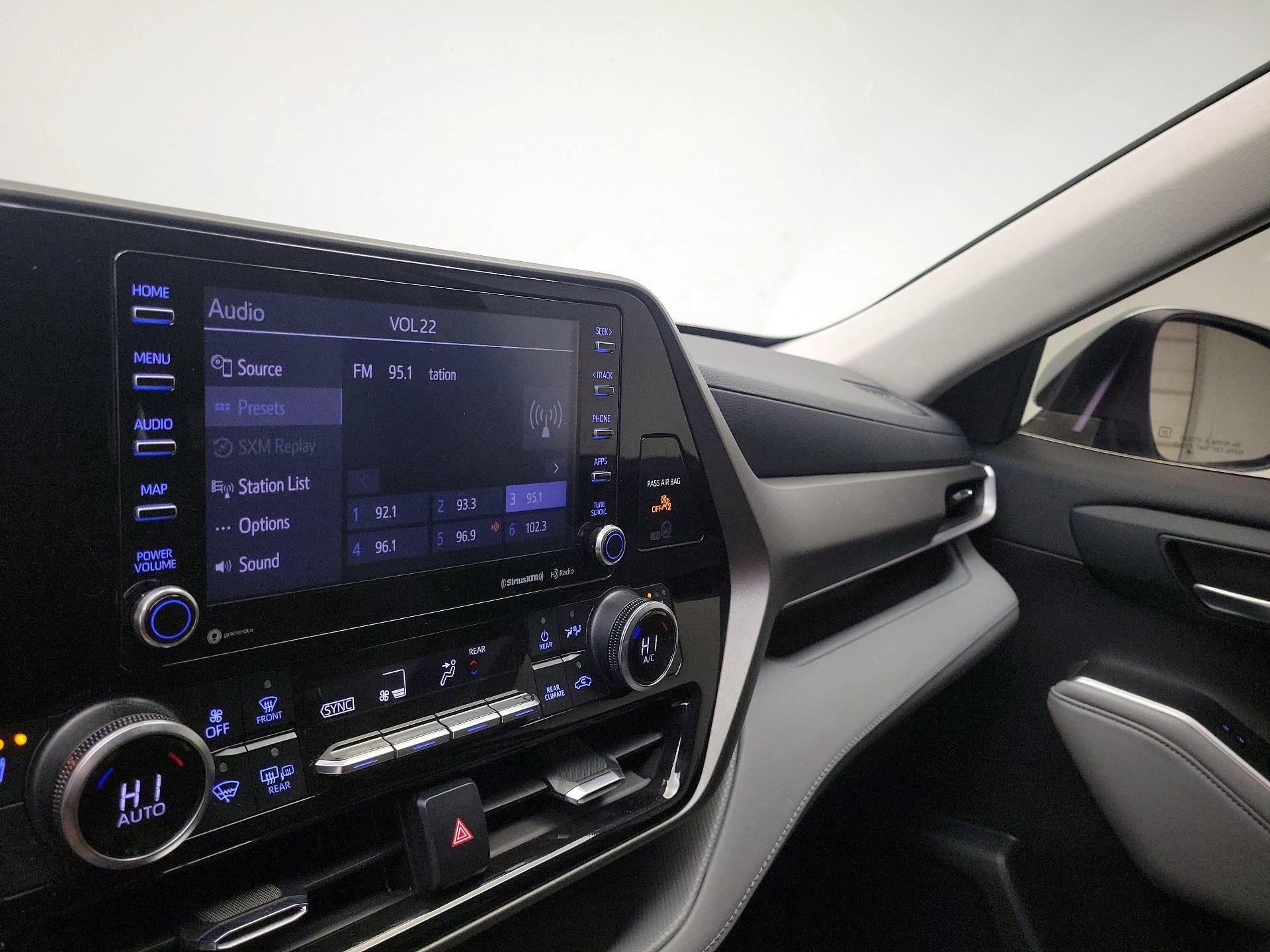 Thumbnail: 2022 Toyota Highlander - 15