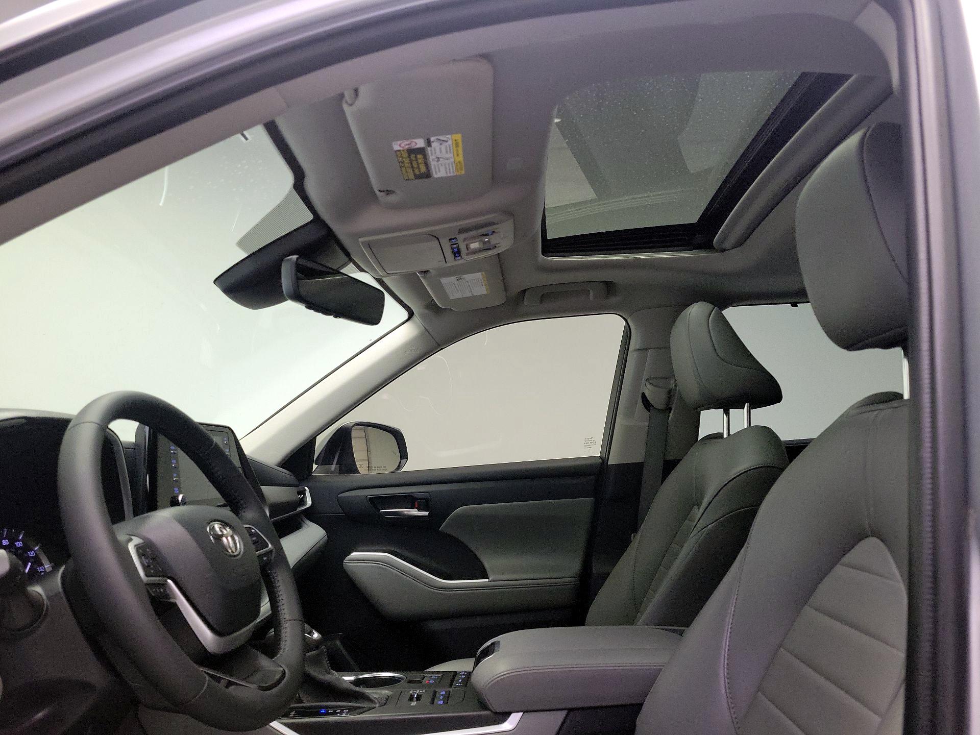 Thumbnail: 2022 Toyota Highlander - 19