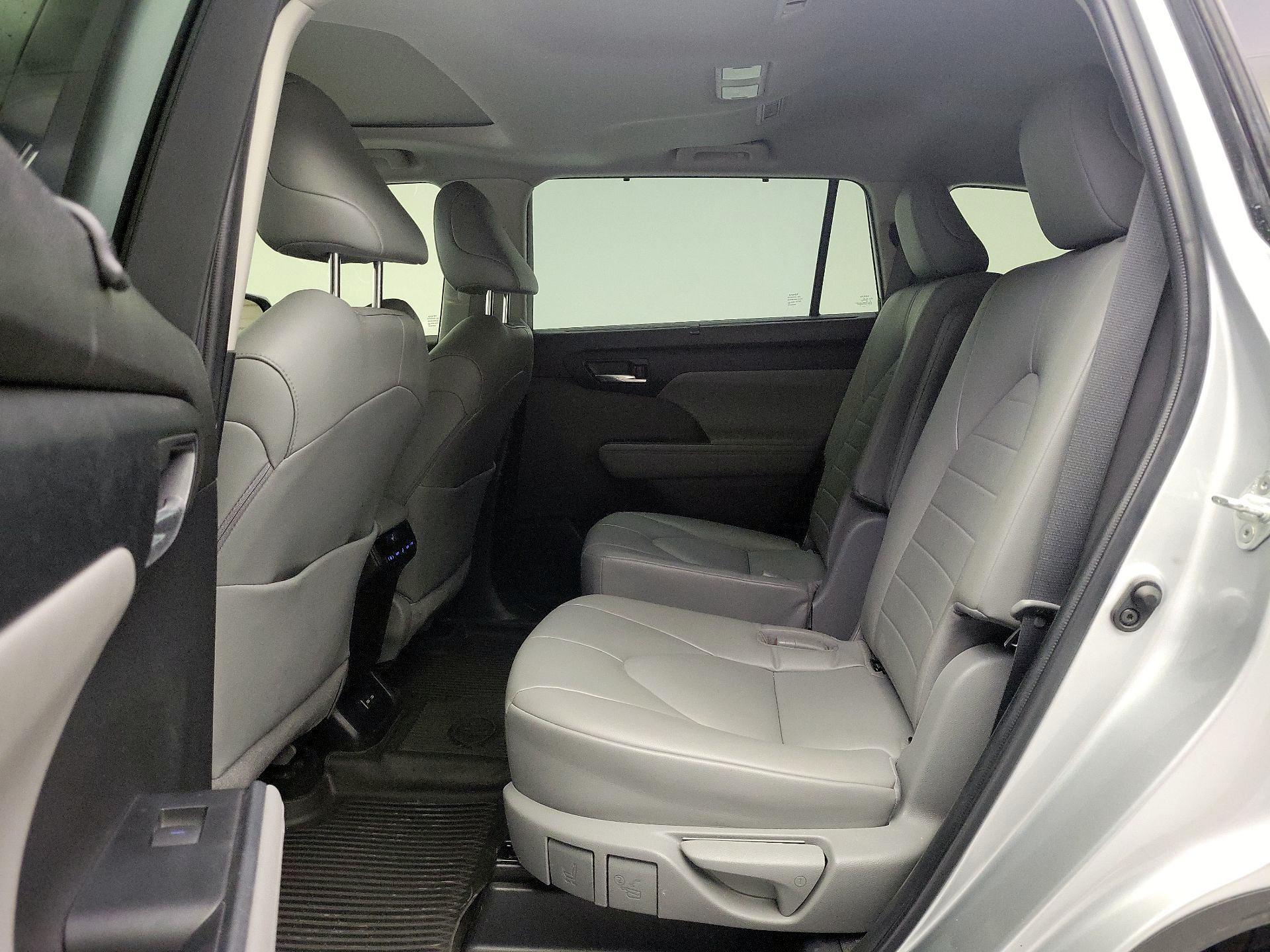 Thumbnail: 2022 Toyota Highlander - 20