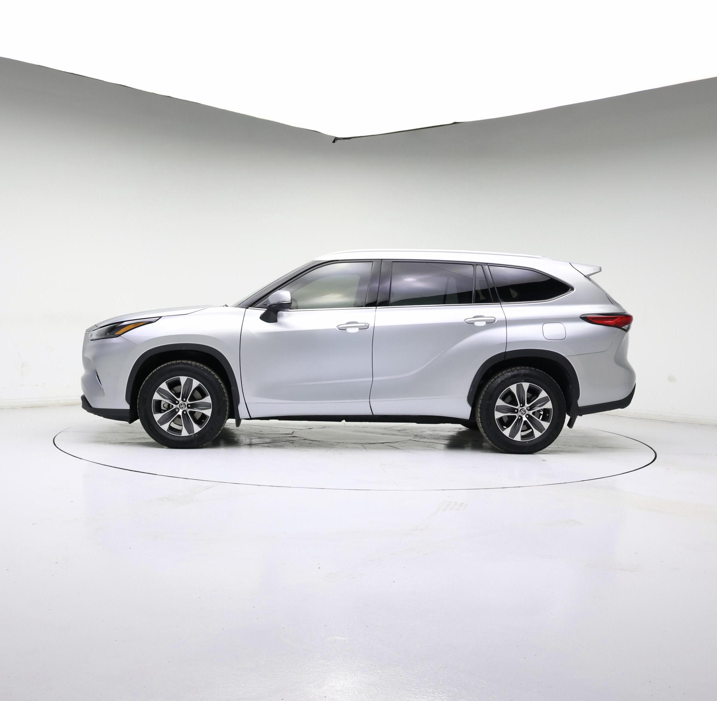 Thumbnail: 2022 Toyota Highlander - 3