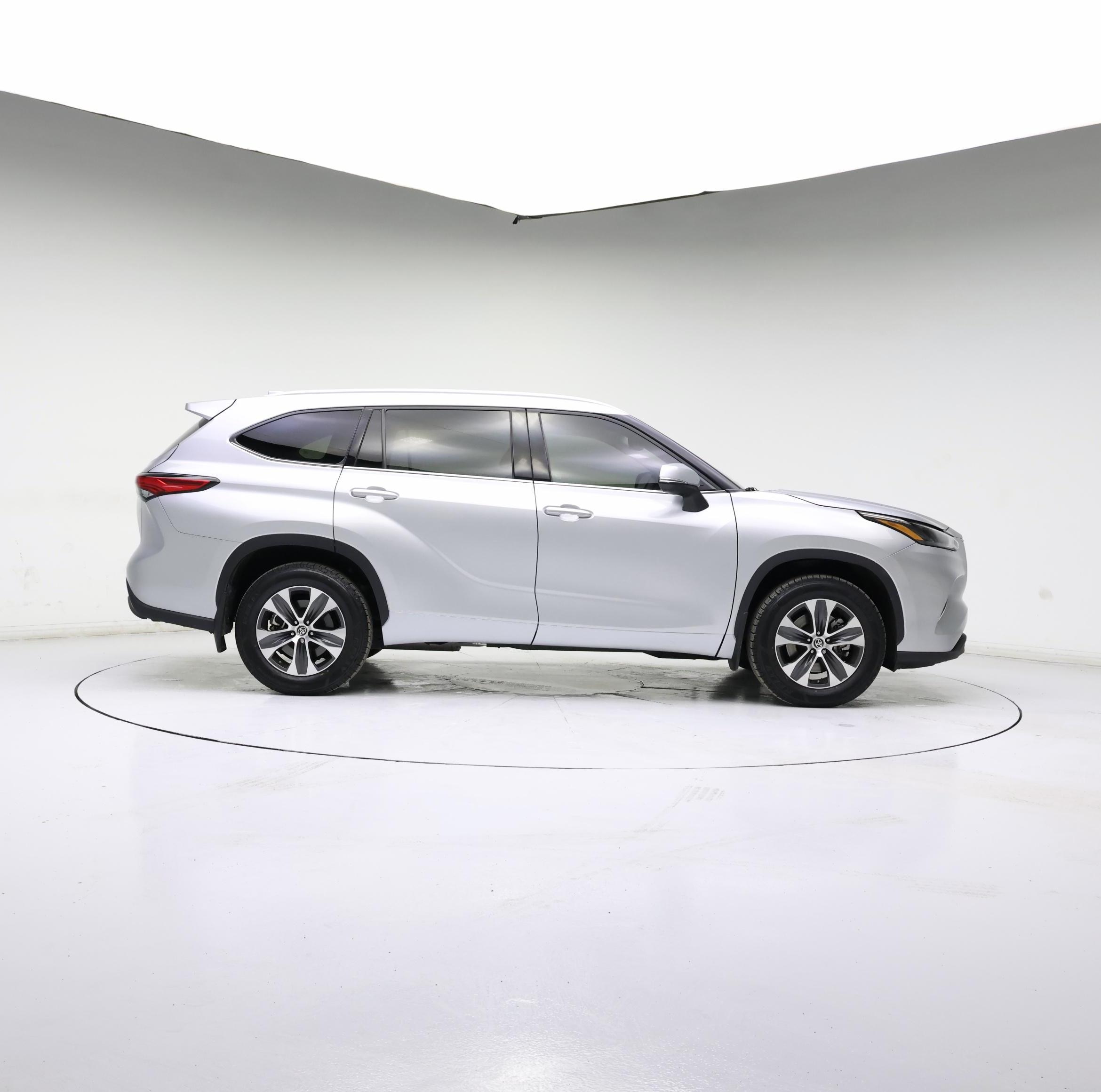 Thumbnail: 2022 Toyota Highlander - 7
