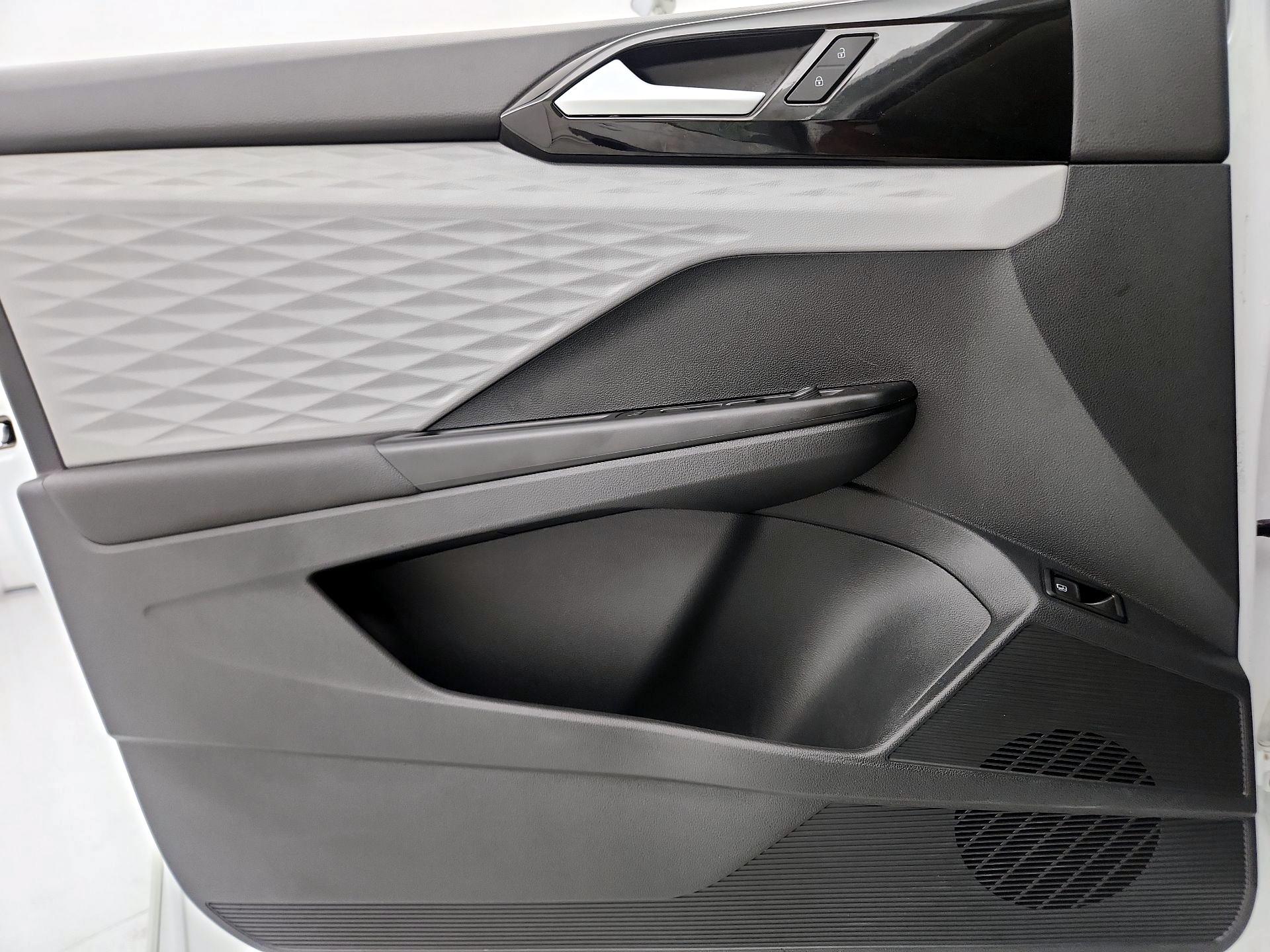 Thumbnail: 2023 Volkswagen Taos - 12