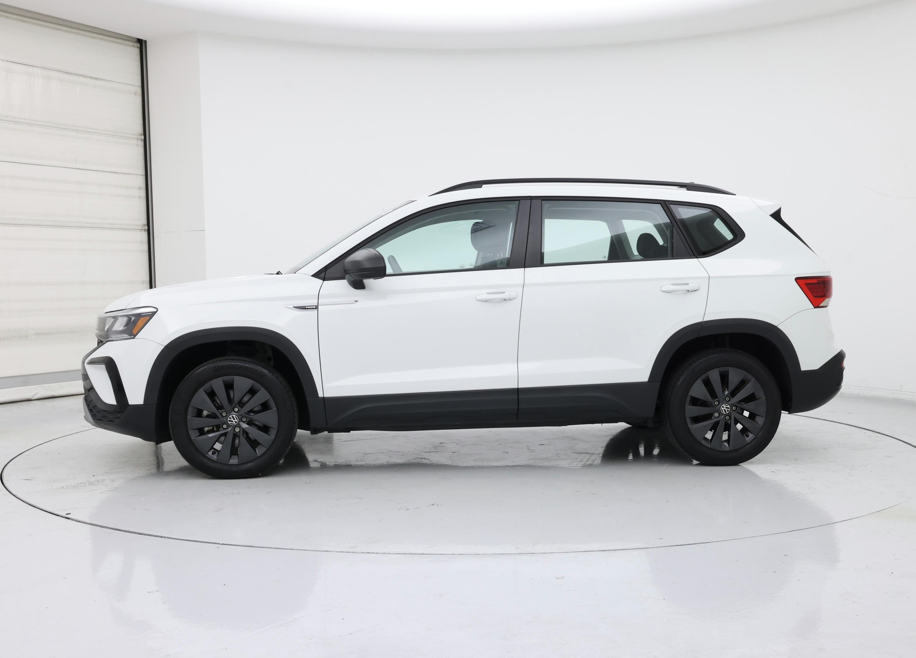 Thumbnail: 2023 Volkswagen Taos - 3