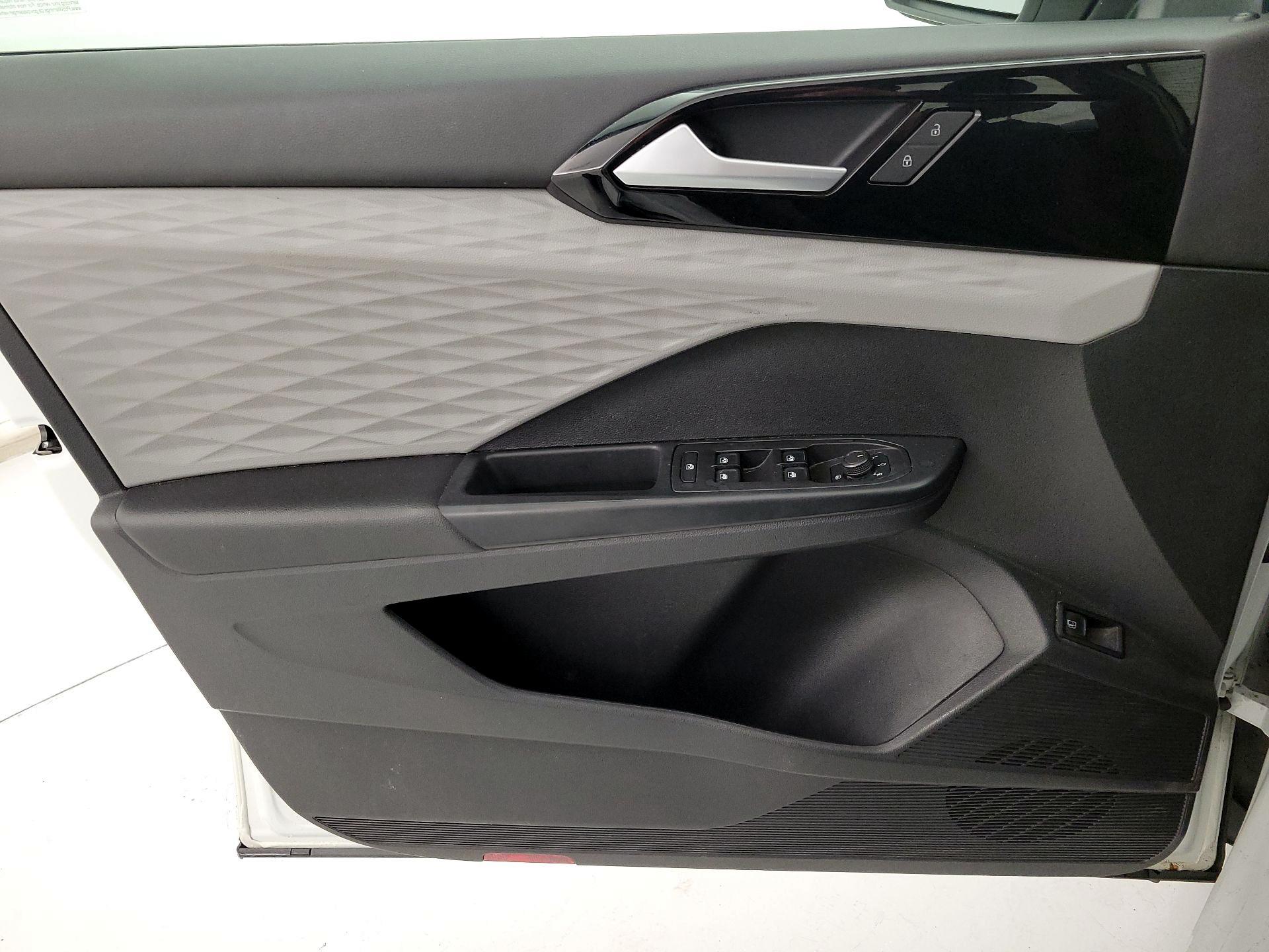 Thumbnail: 2022 Volkswagen Taos - 12