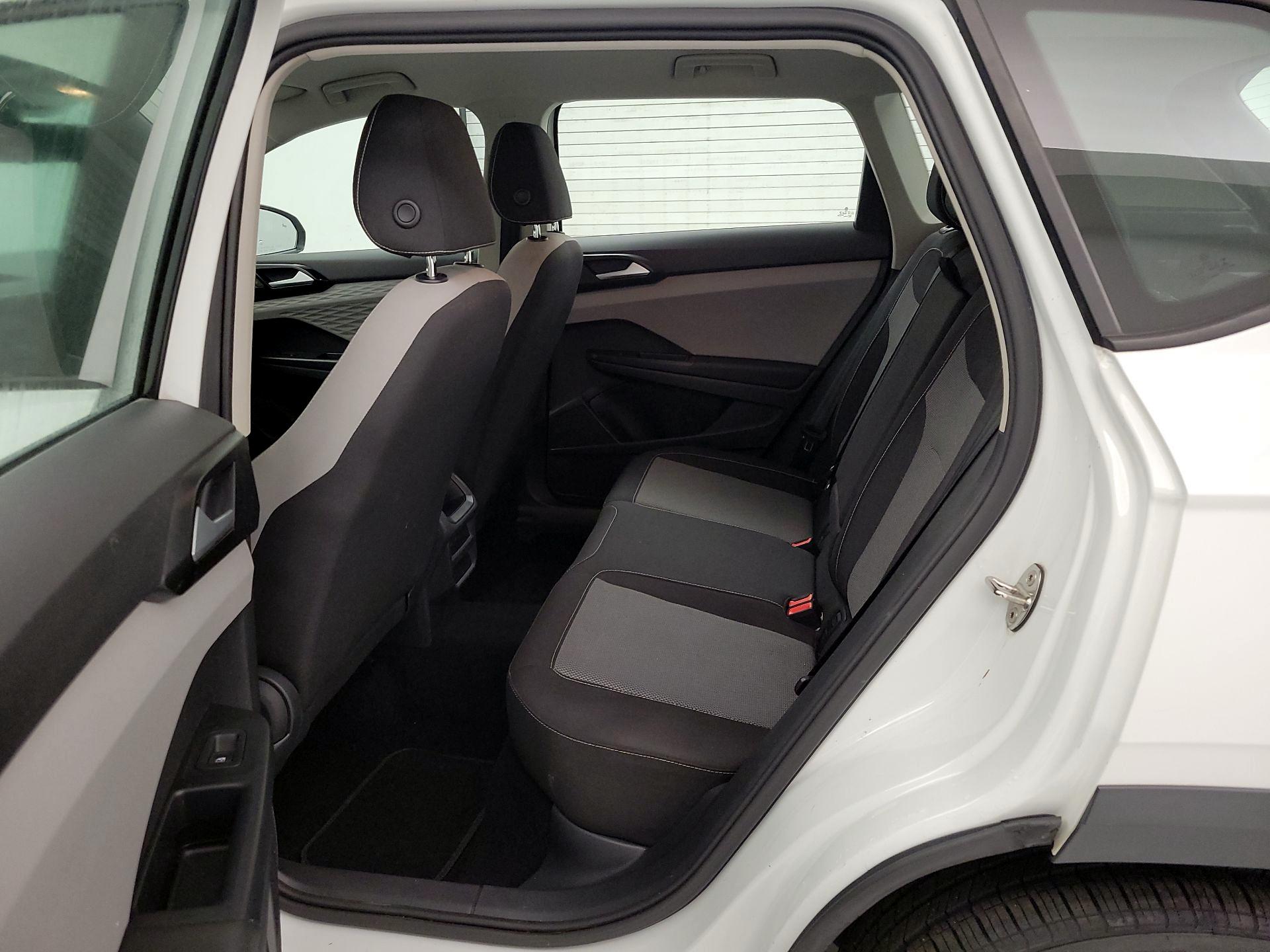 Thumbnail: 2022 Volkswagen Taos - 17