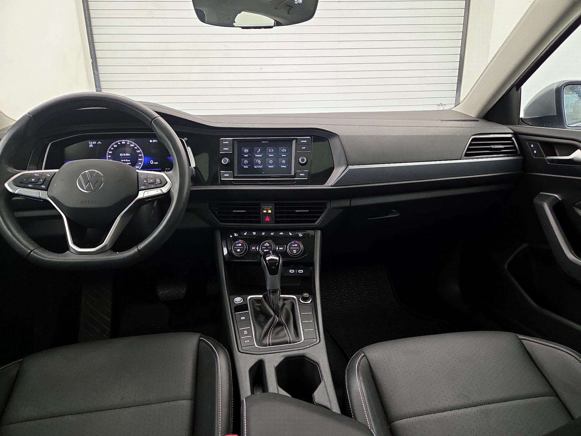 Thumbnail: 2023 Volkswagen Jetta - 9