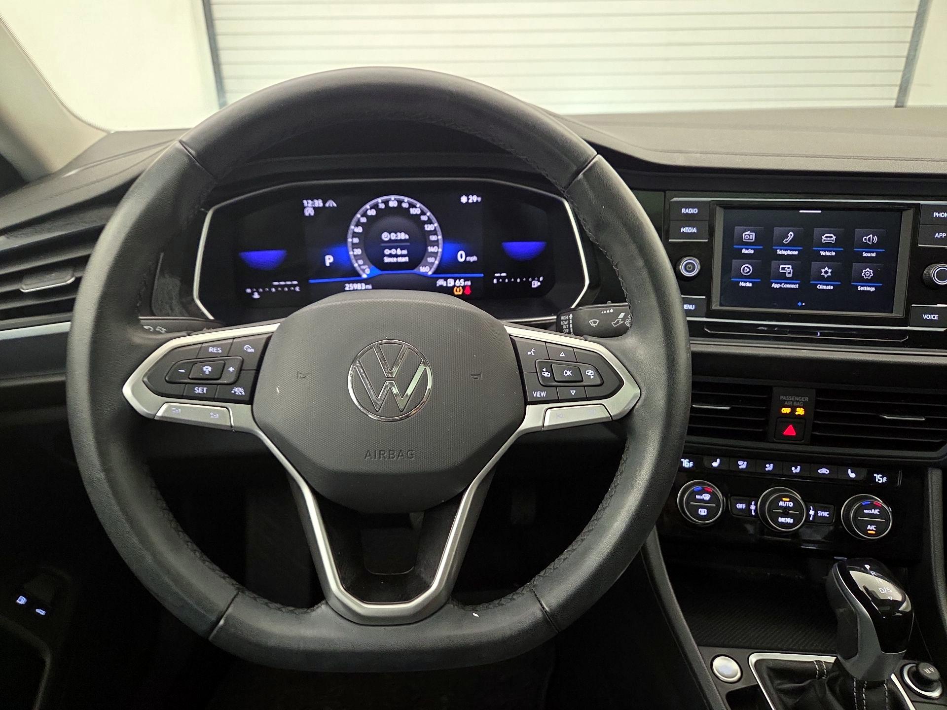 Thumbnail: 2023 Volkswagen Jetta - 10