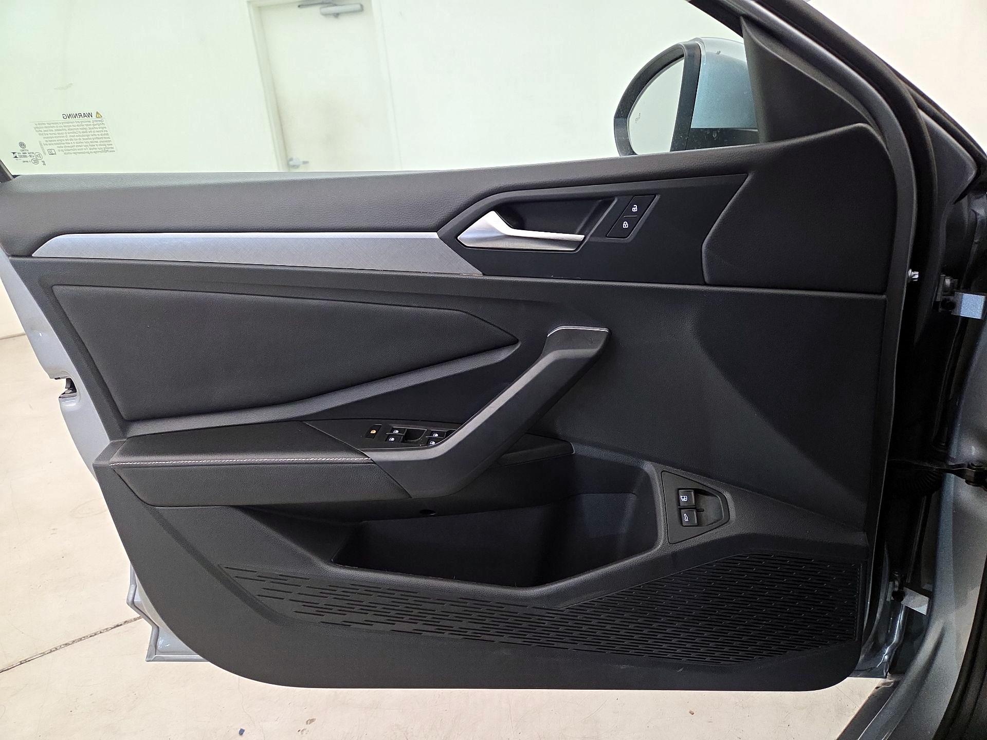 Thumbnail: 2023 Volkswagen Jetta - 12