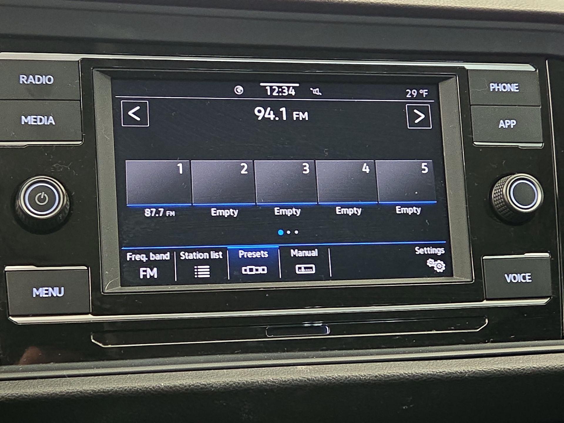 Thumbnail: 2023 Volkswagen Jetta - 15