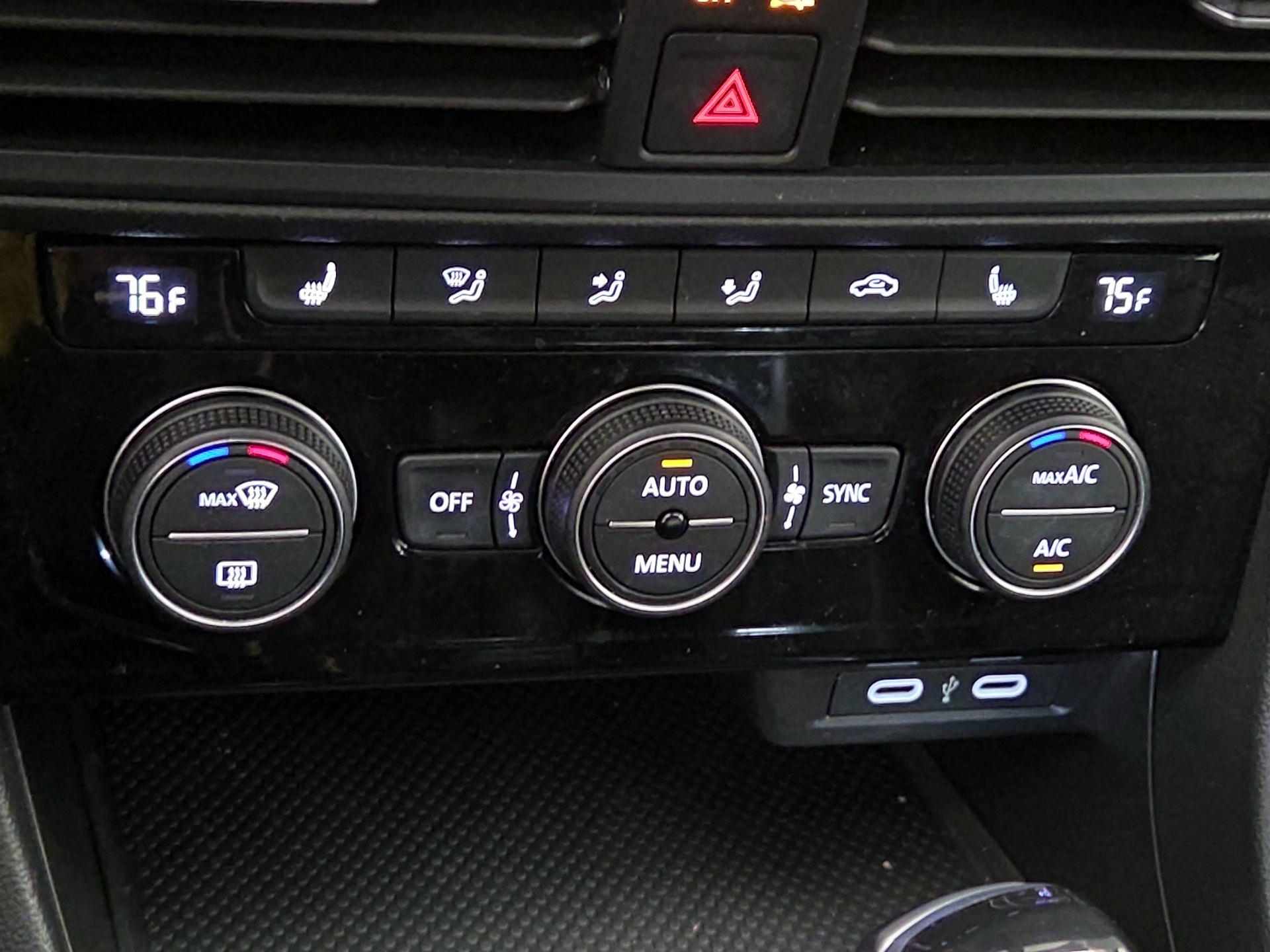 Thumbnail: 2023 Volkswagen Jetta - 16