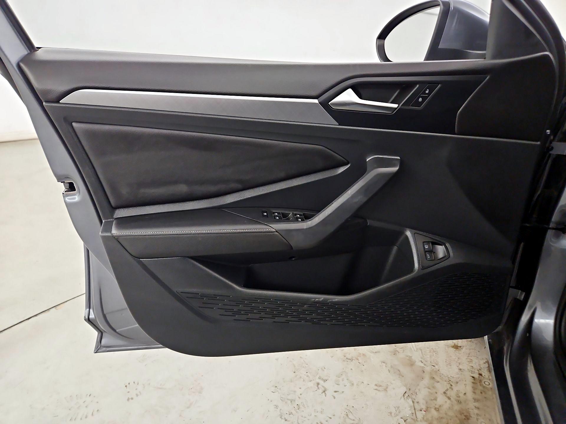 Thumbnail: 2023 Volkswagen Jetta - 12