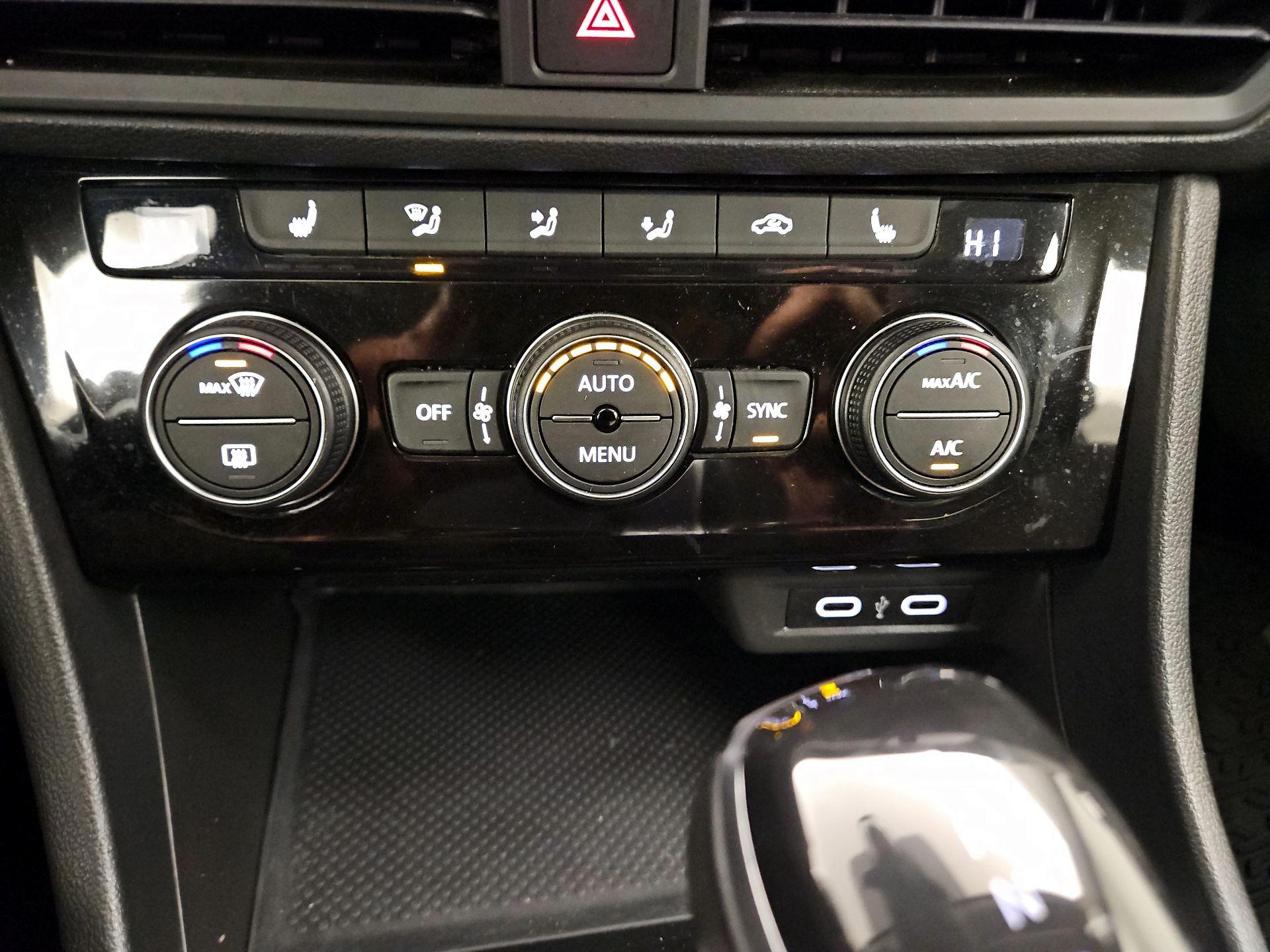 Thumbnail: 2023 Volkswagen Jetta - 16