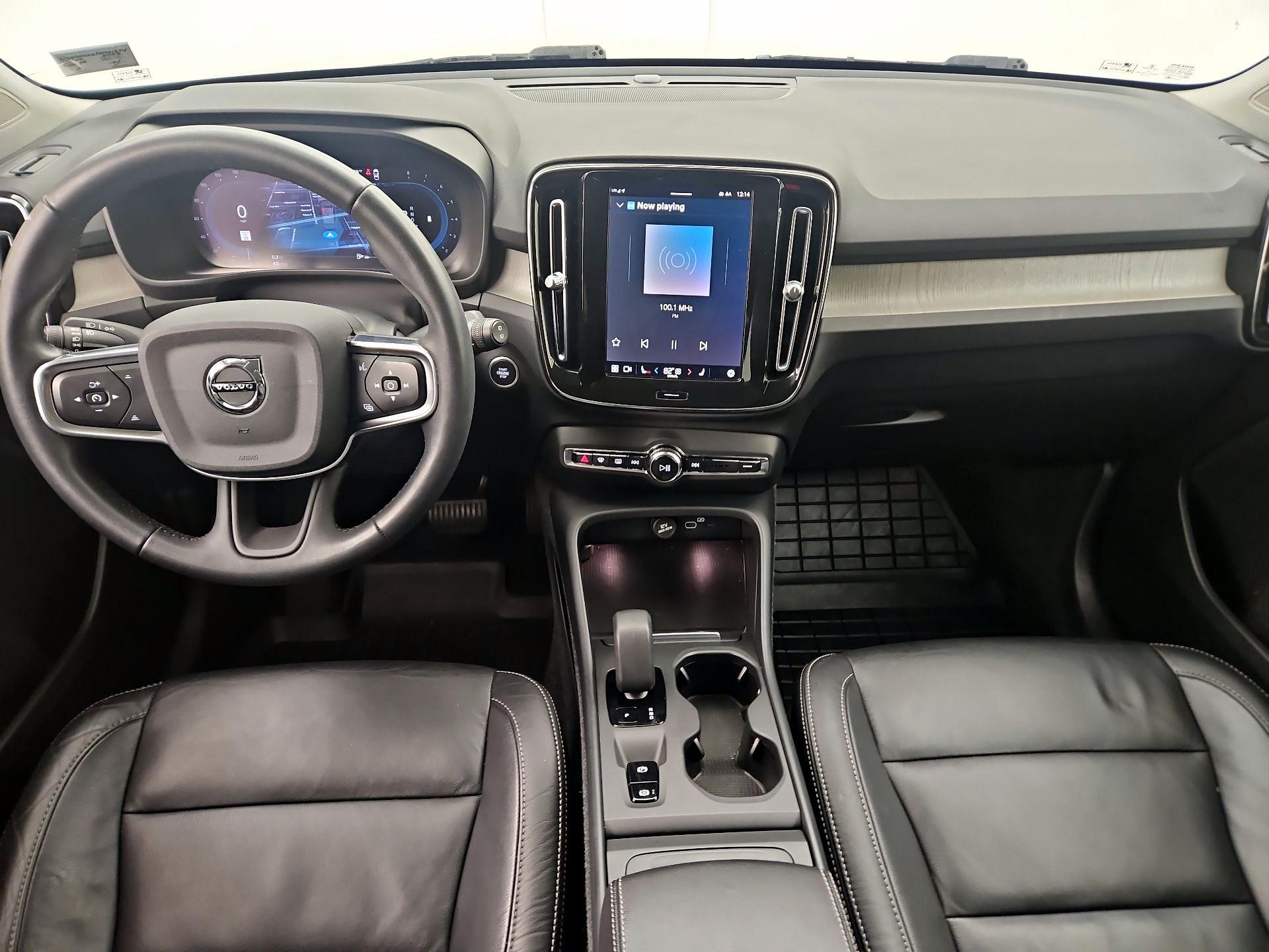 Thumbnail: 2023 Volvo XC40 - 9