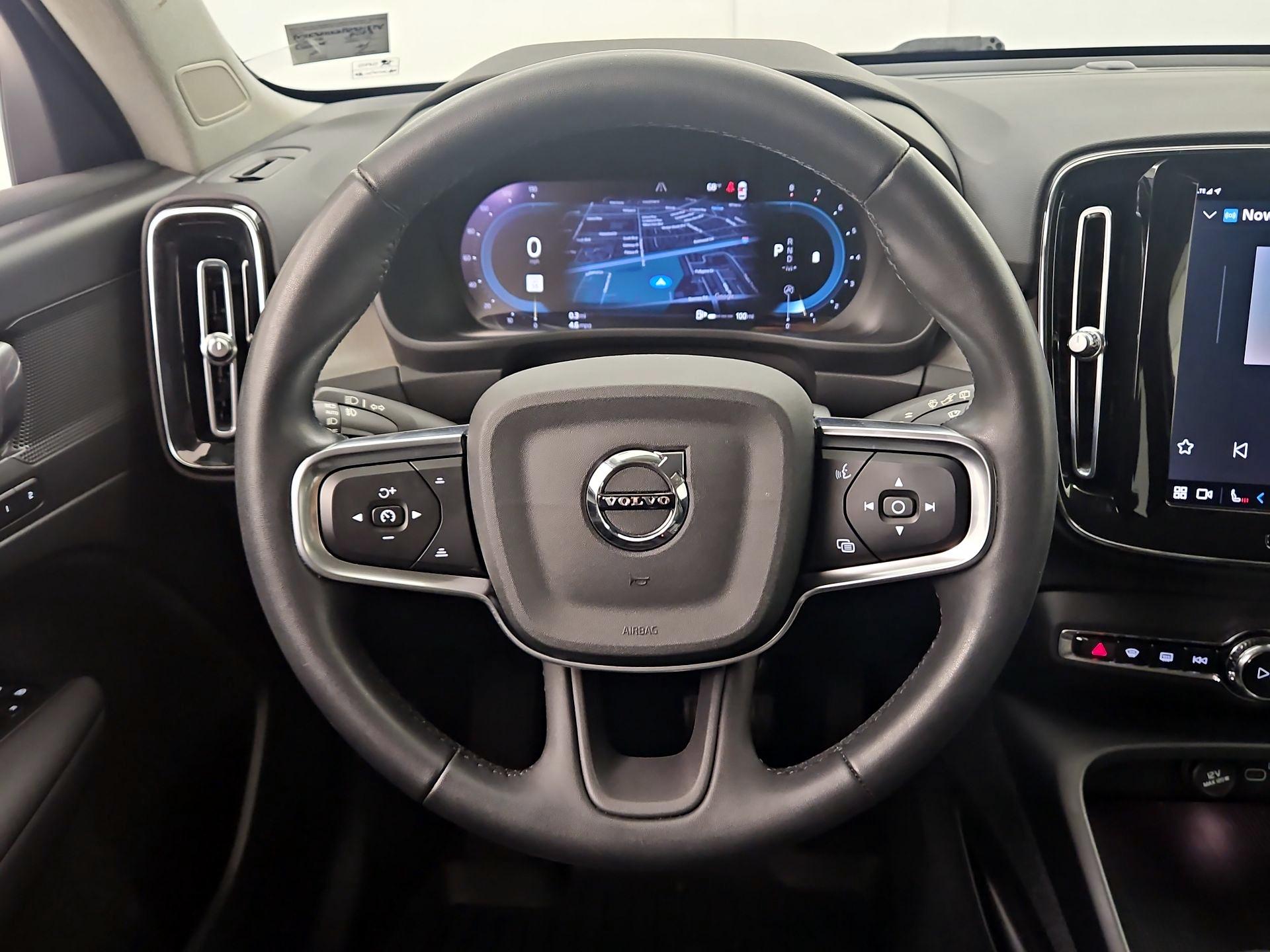 Thumbnail: 2023 Volvo XC40 - 10