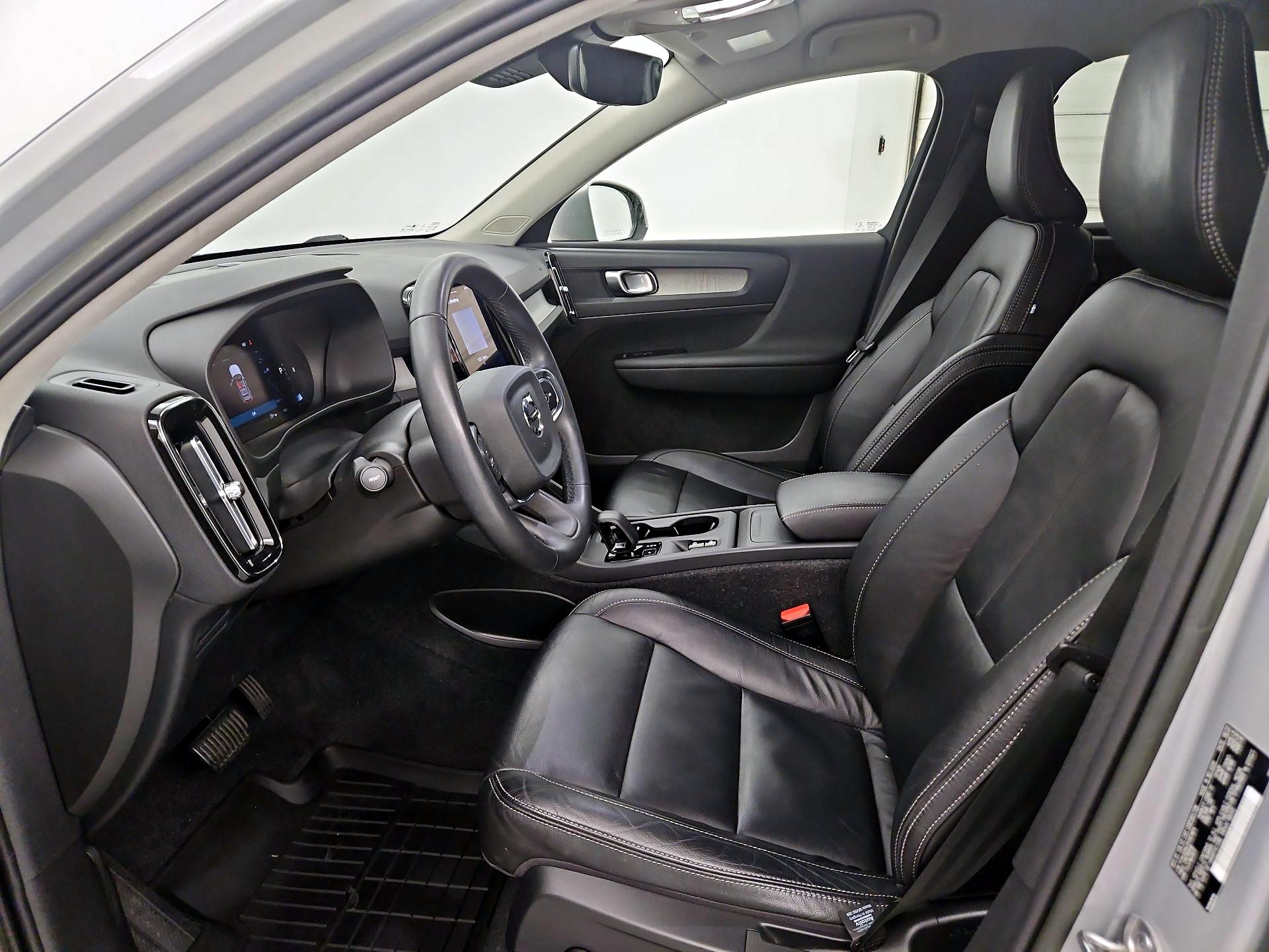 Thumbnail: 2023 Volvo XC40 - 11