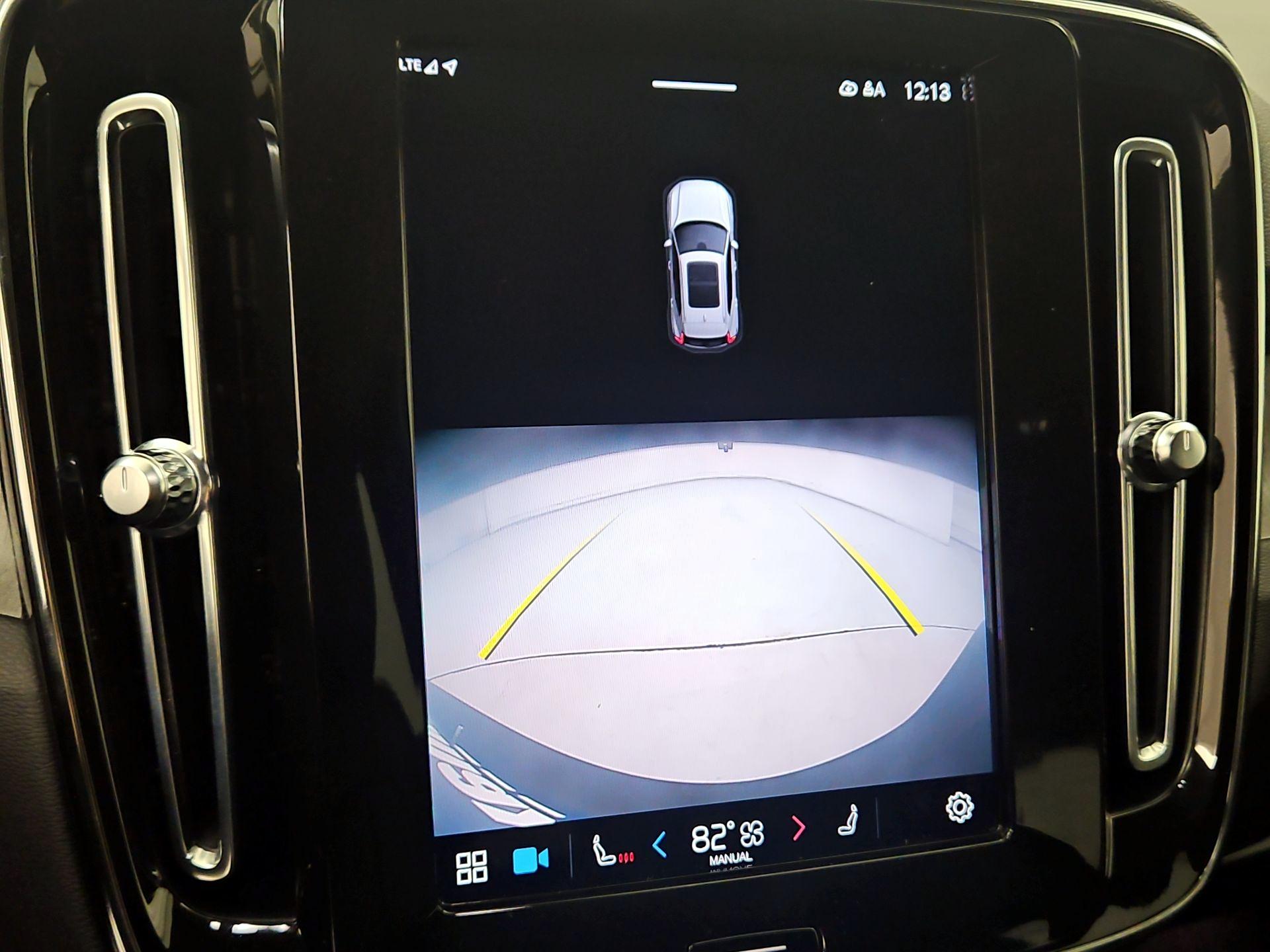 Thumbnail: 2023 Volvo XC40 - 15