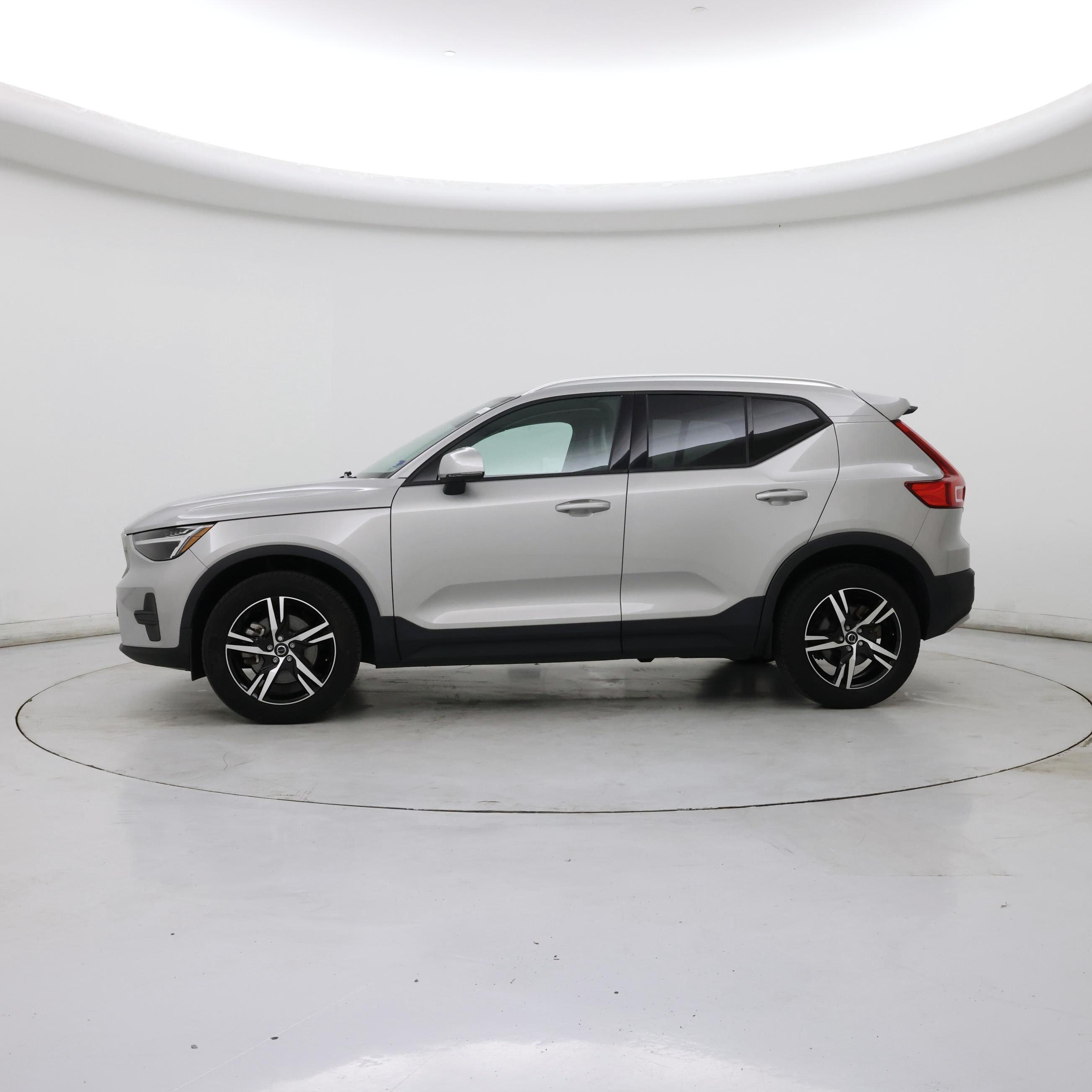 Thumbnail: 2023 Volvo XC40 - 3